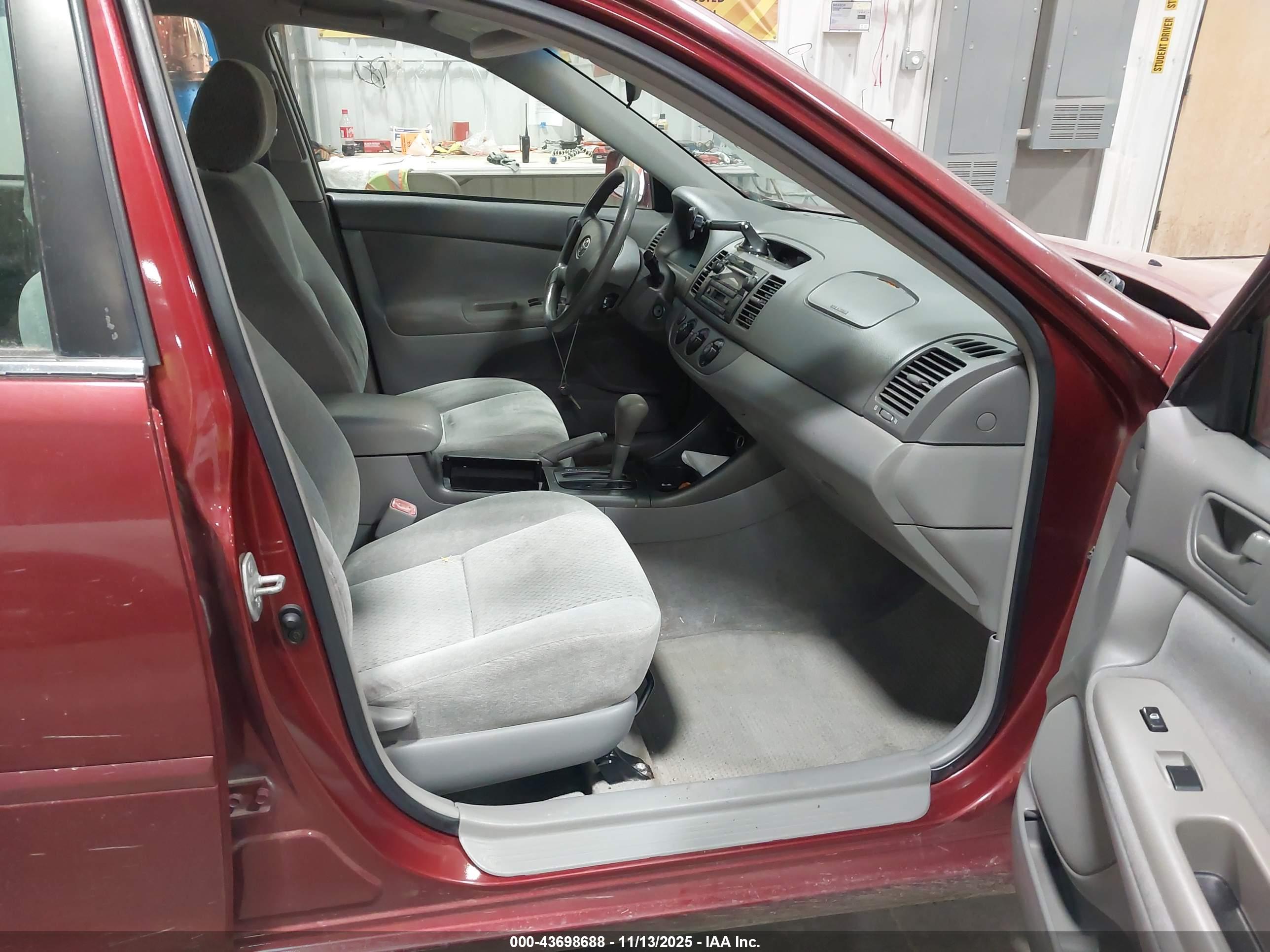 TOYOTA CAMRY image 5