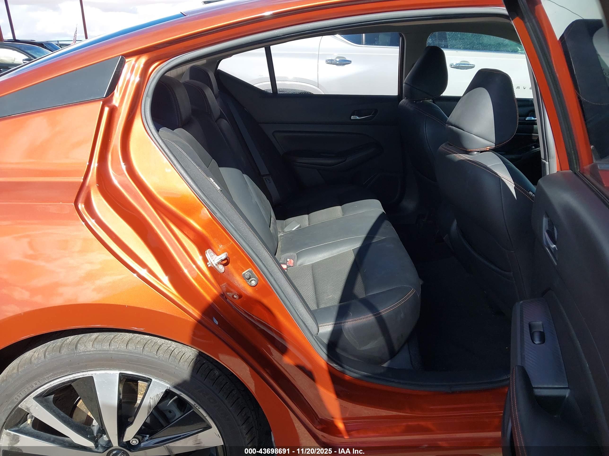 NISSAN ALTIMA image 8