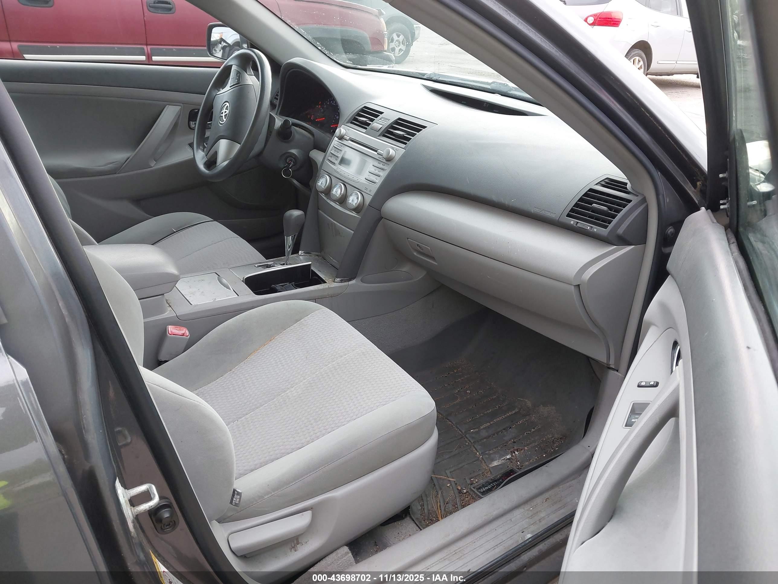 TOYOTA CAMRY image 5