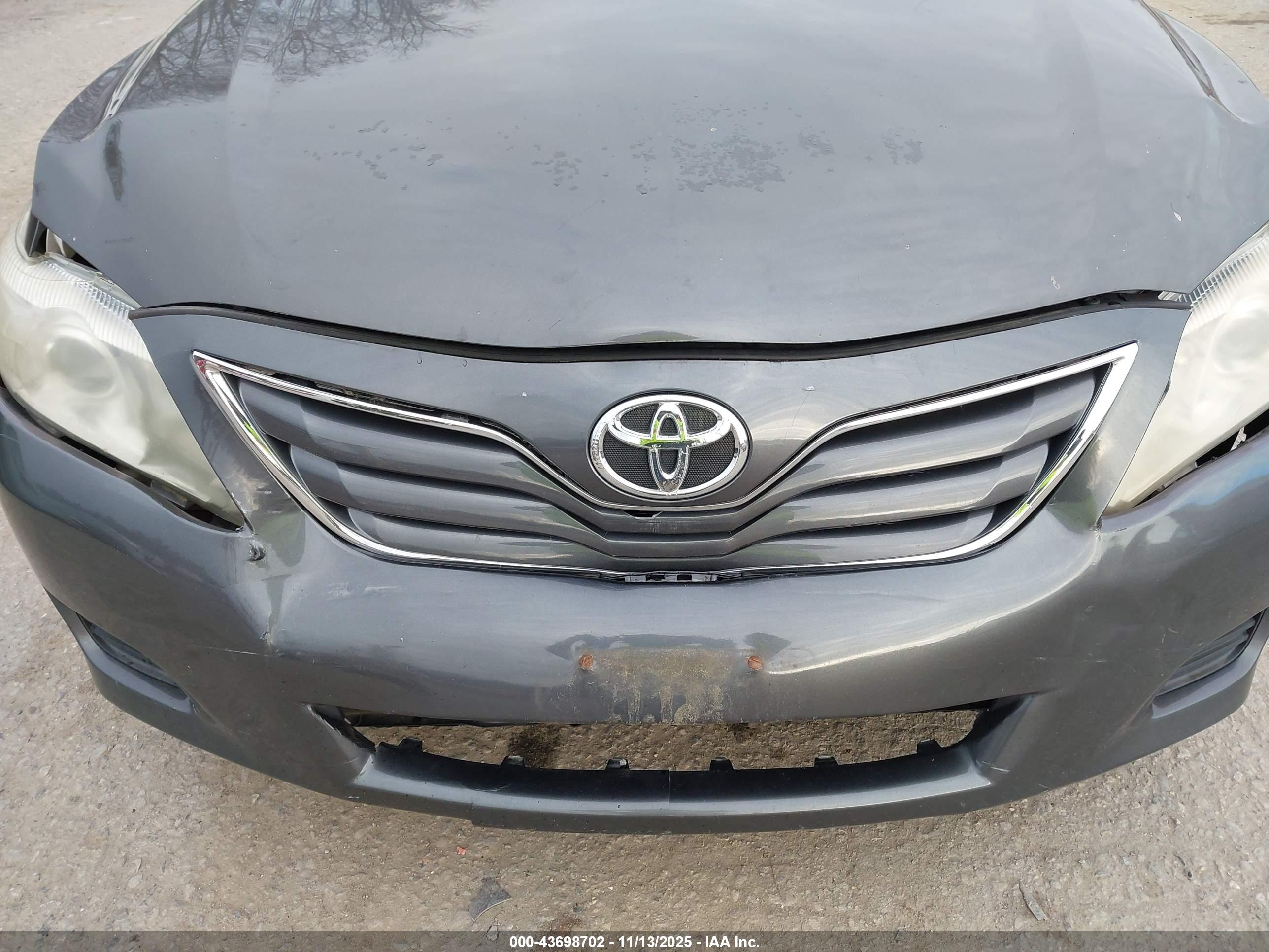 TOYOTA CAMRY image 6