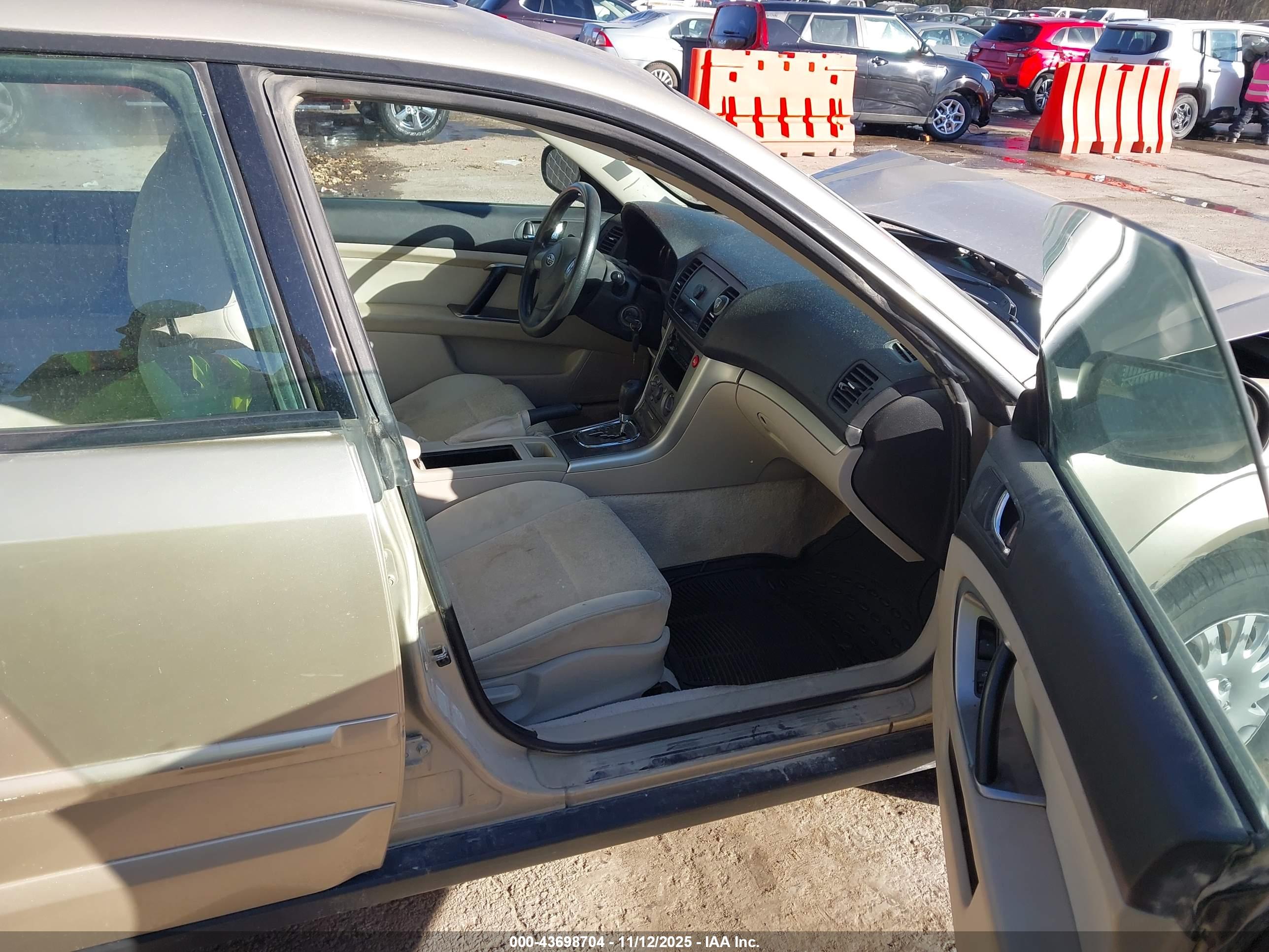 SUBARU OUTBACK image 5