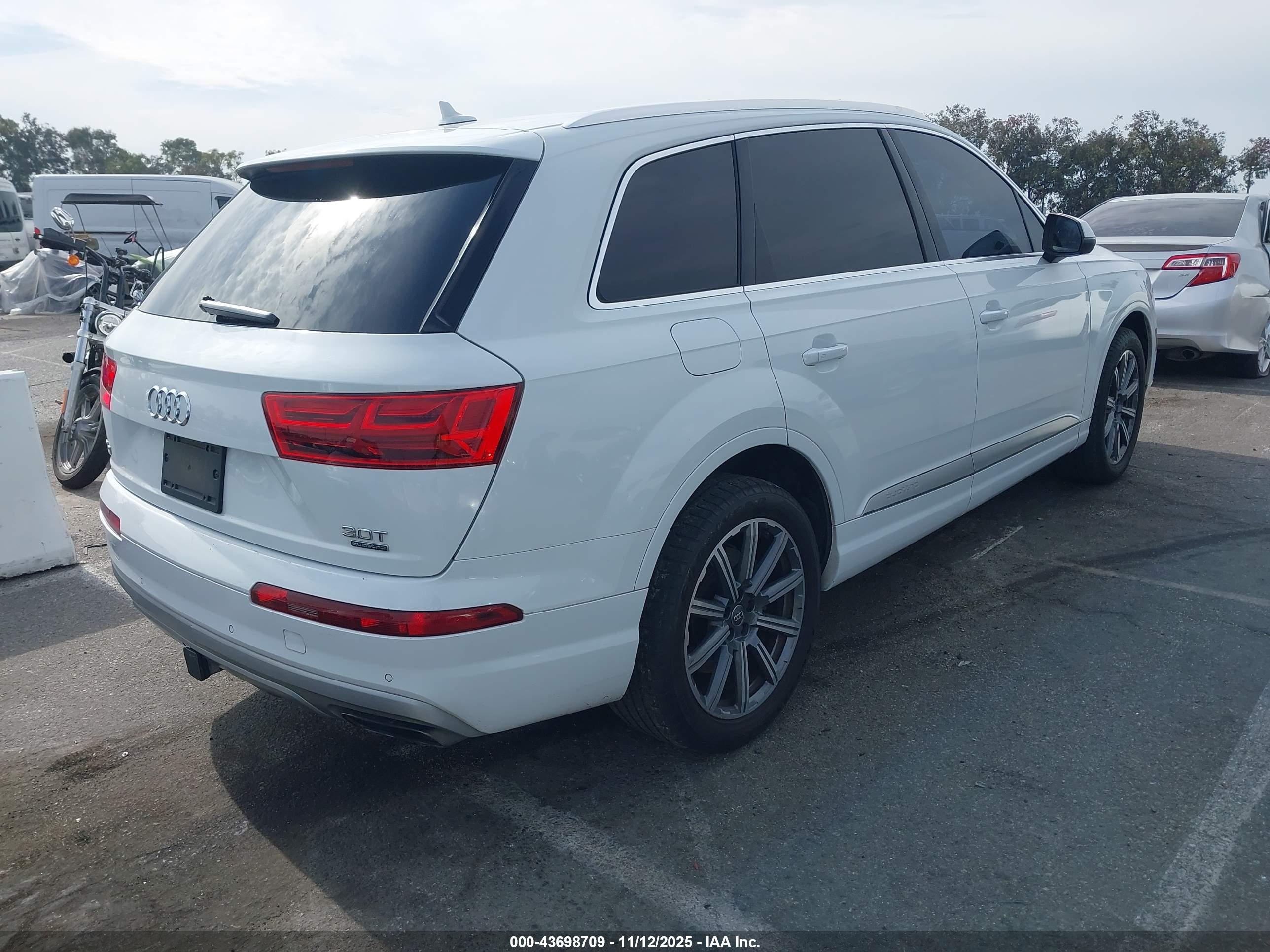 AUDI Q7 image 4