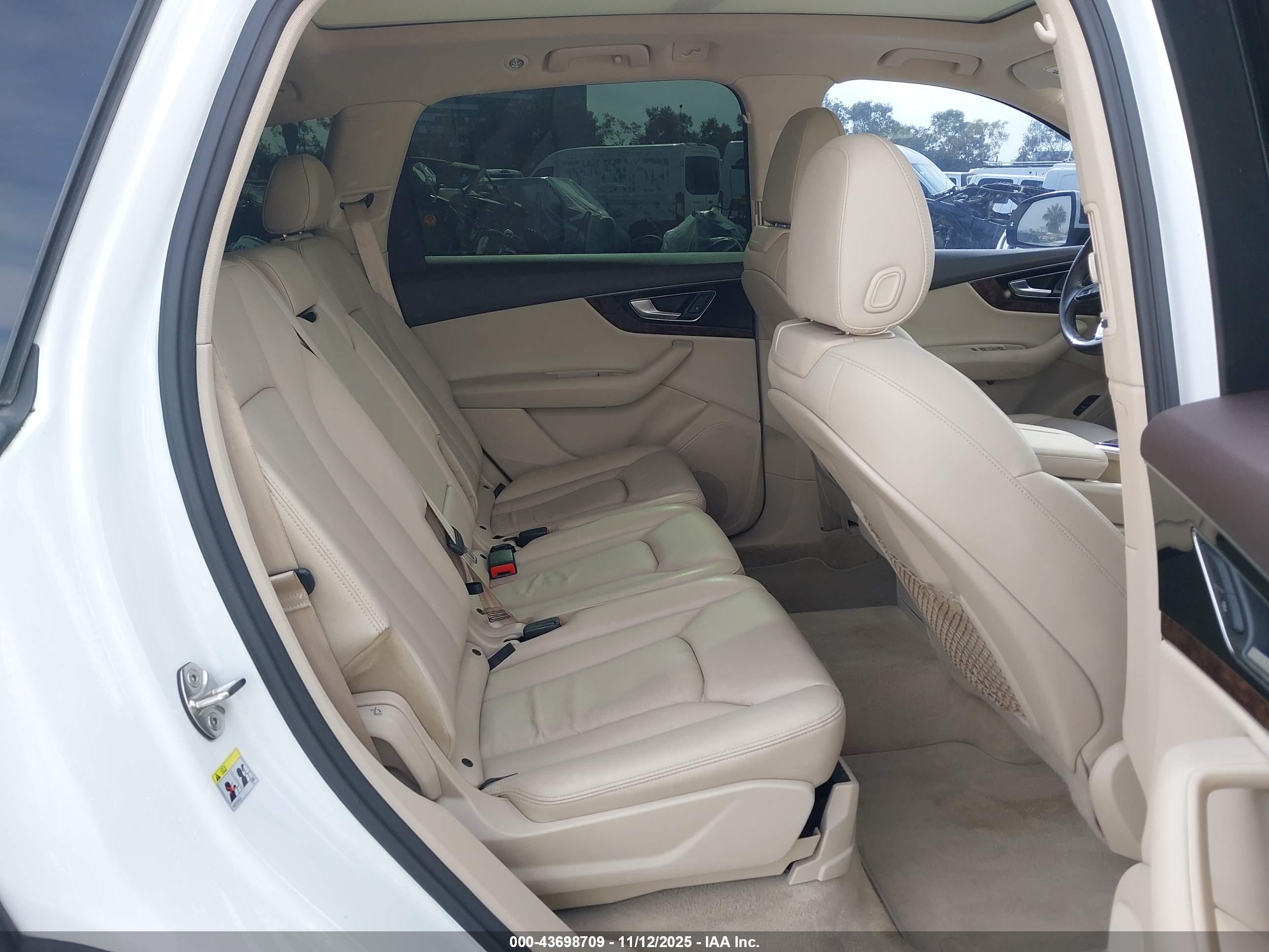 AUDI Q7 image 8