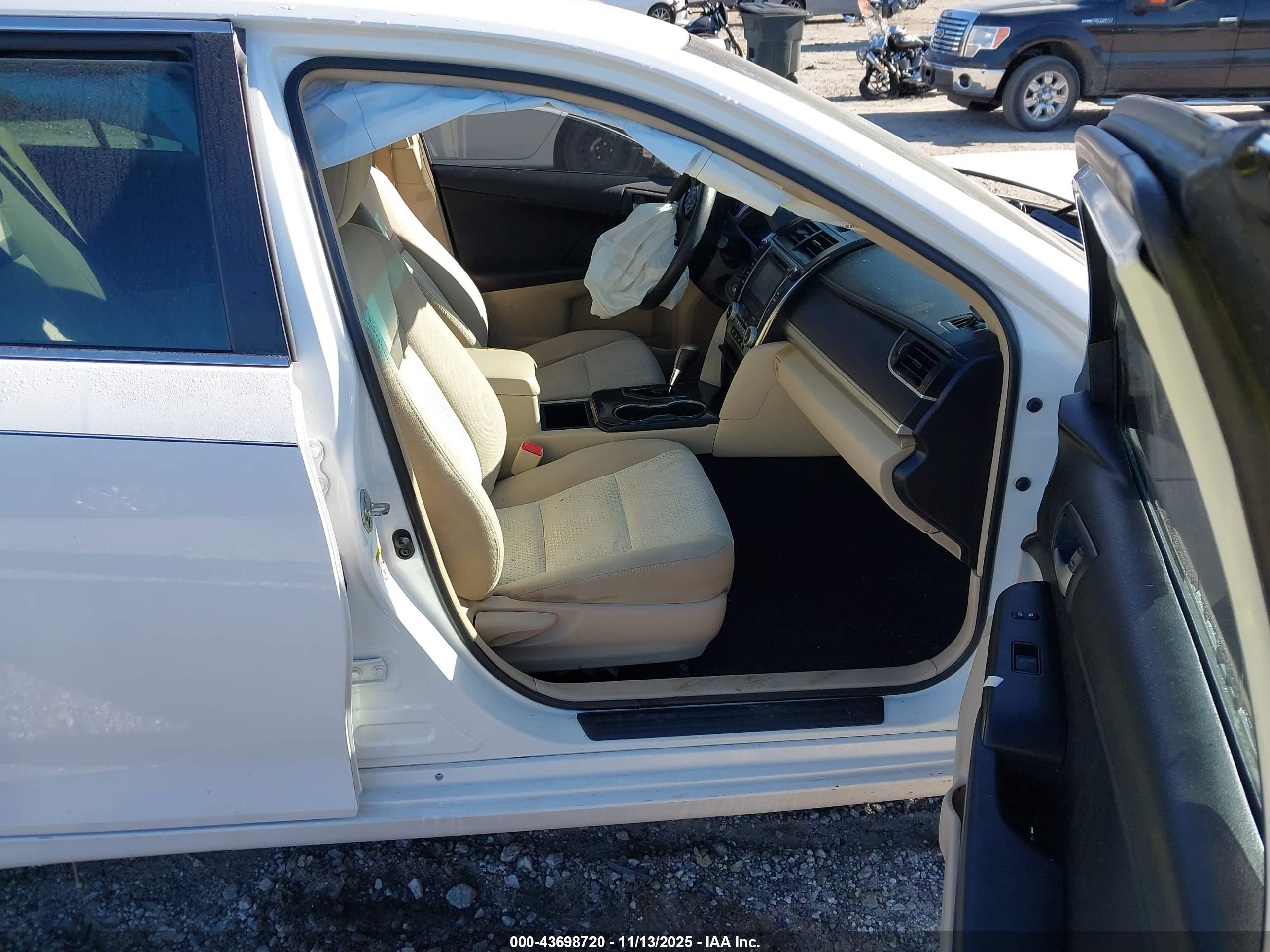 TOYOTA CAMRY image 5