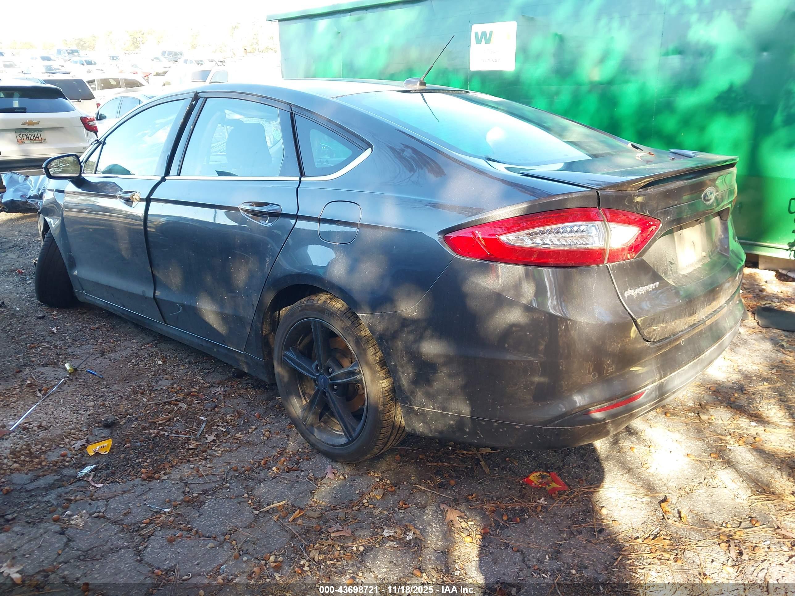 FORD FUSION image 3