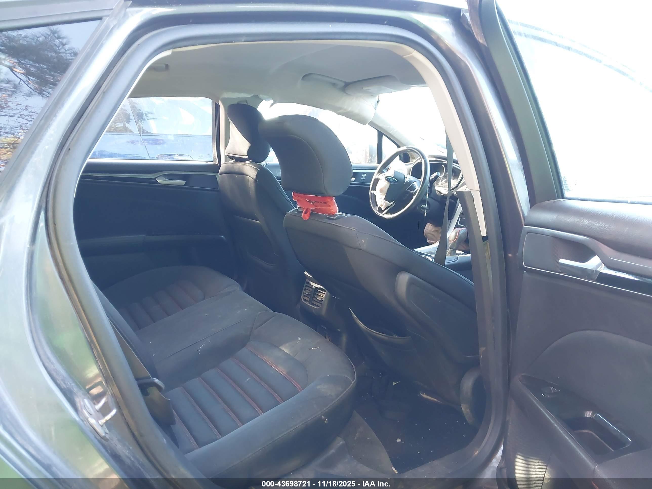 FORD FUSION image 8