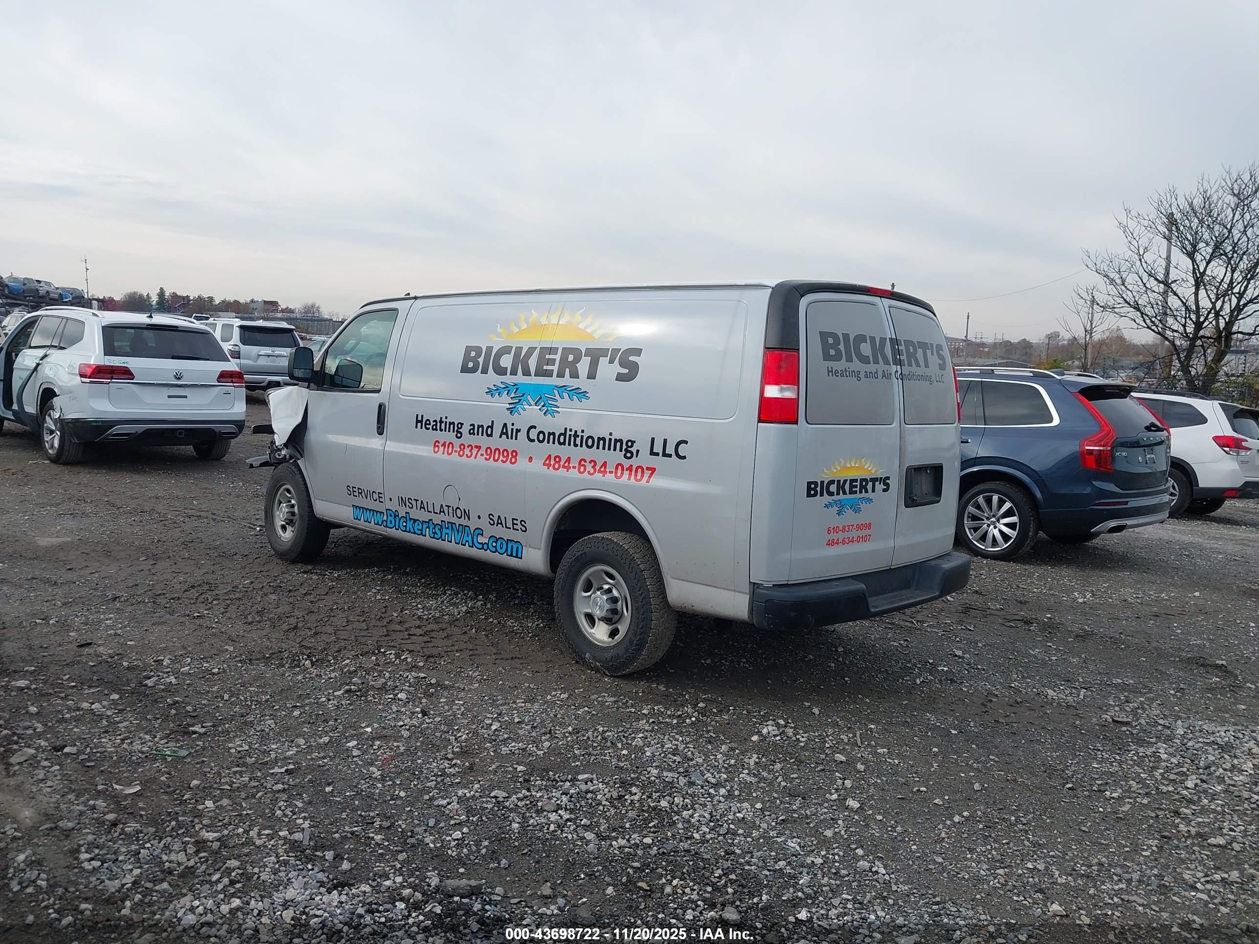 CHEVROLET EXPRESS image 3