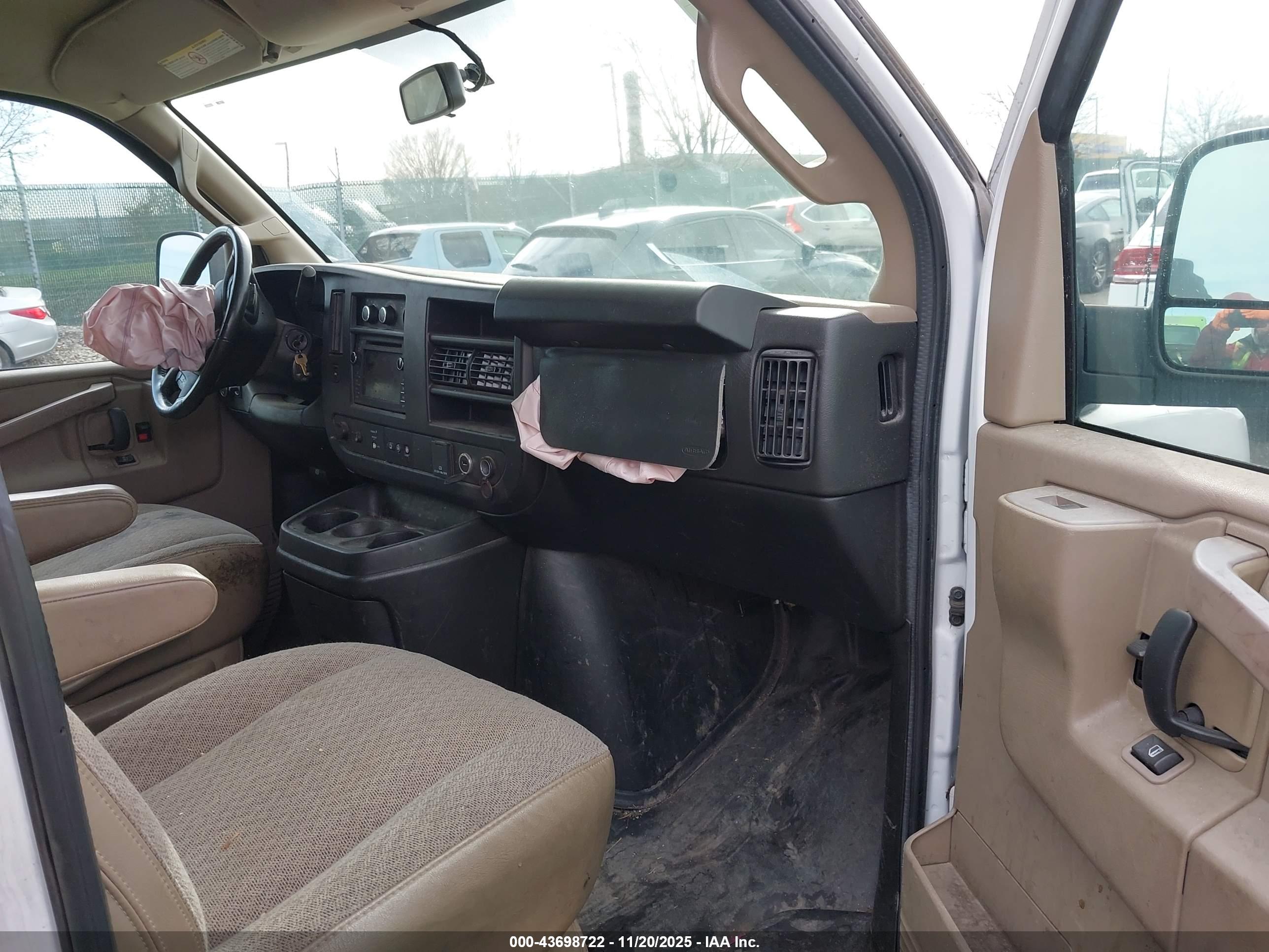 CHEVROLET EXPRESS image 5