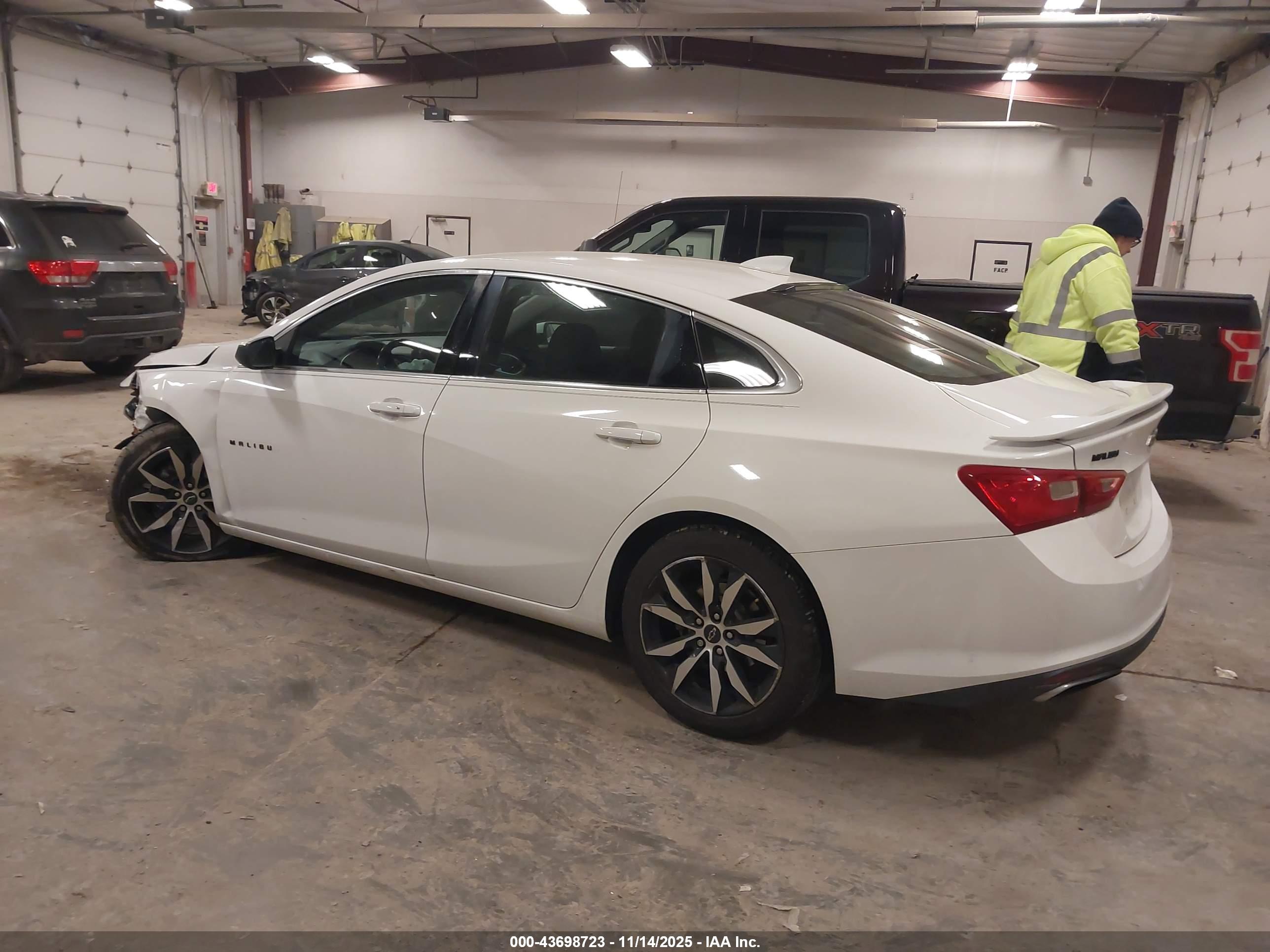 CHEVROLET MALIBU image 3