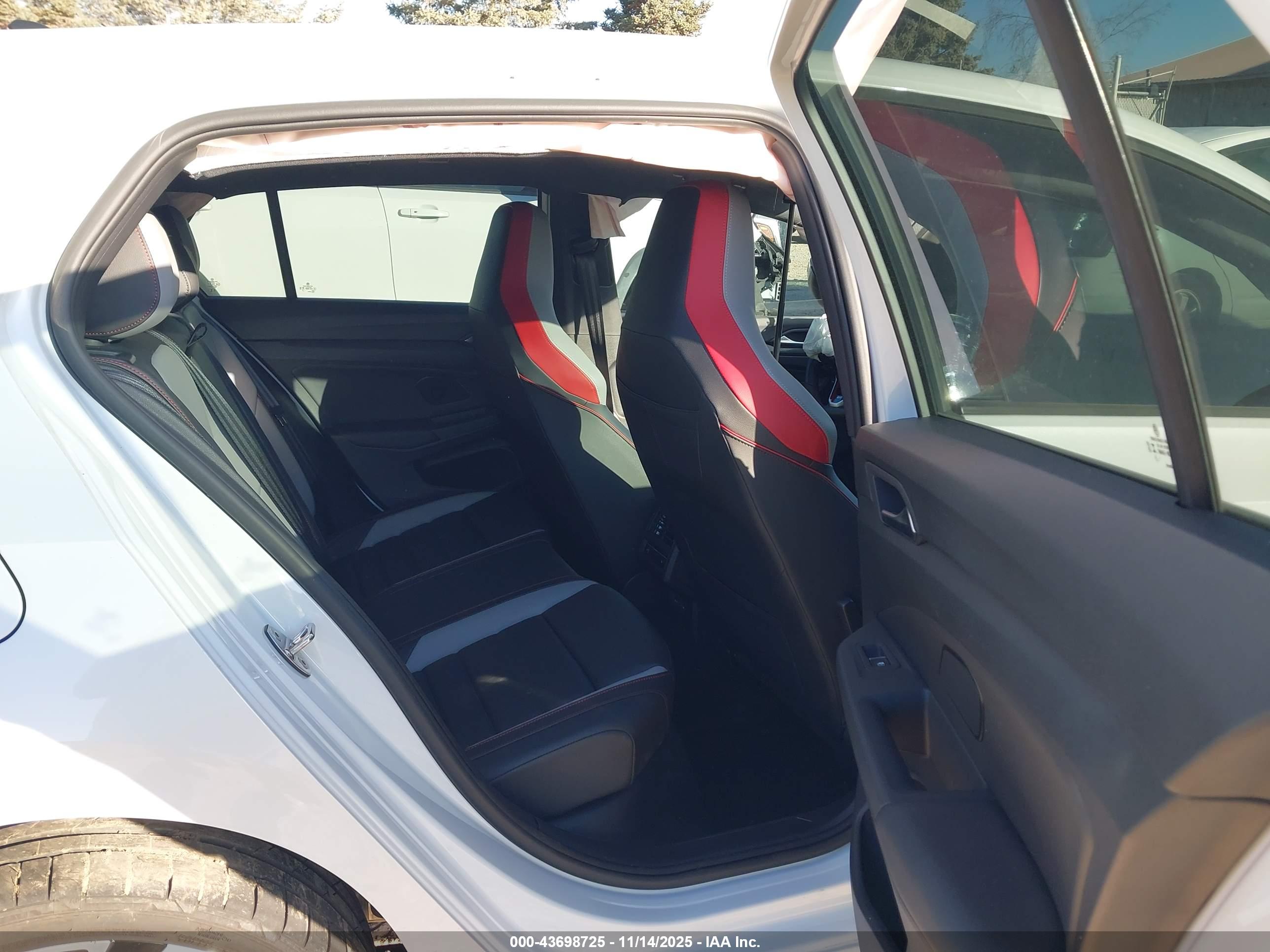 VOLKSWAGEN GOLF image 8