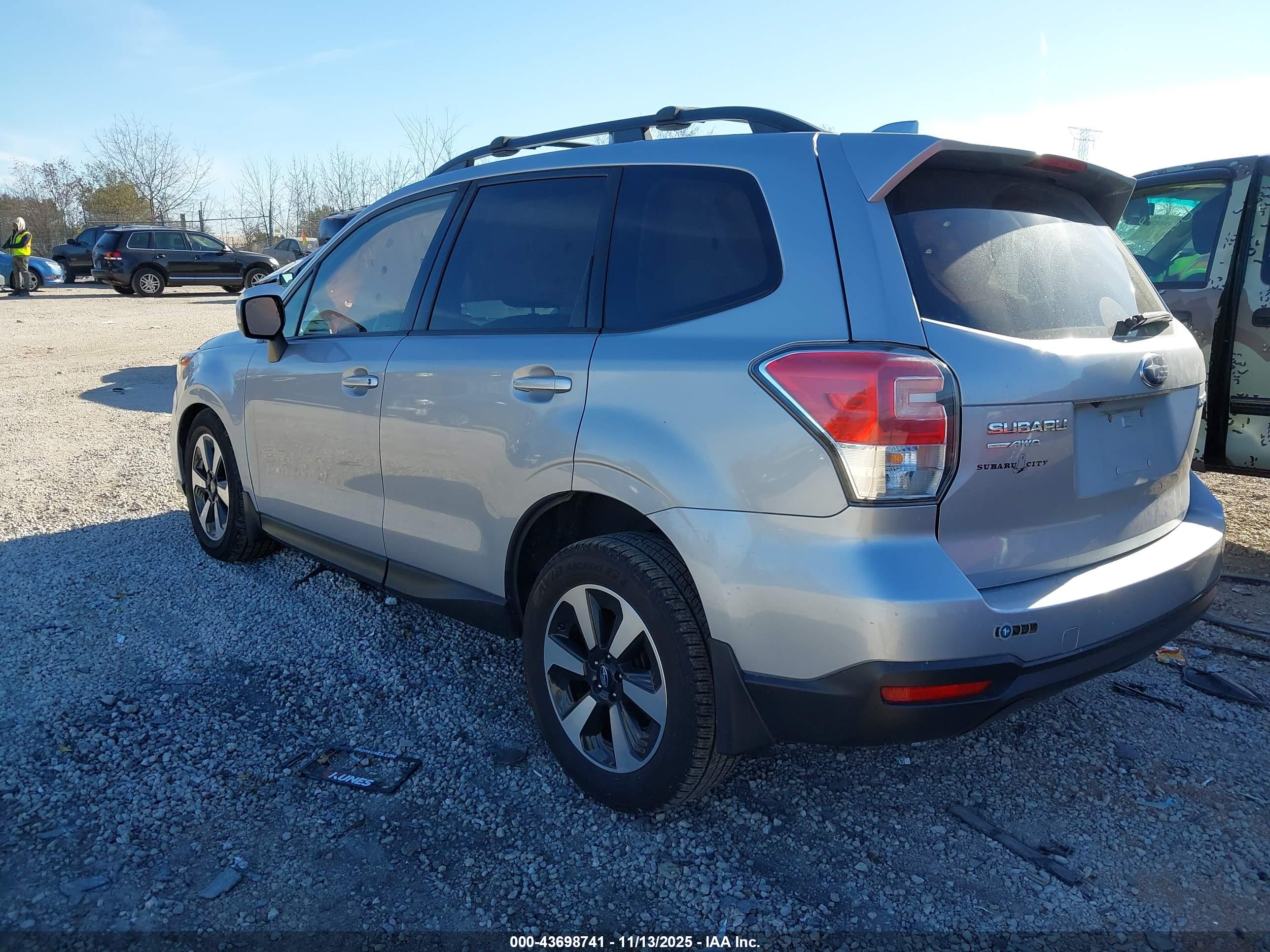 SUBARU FORESTER image 3