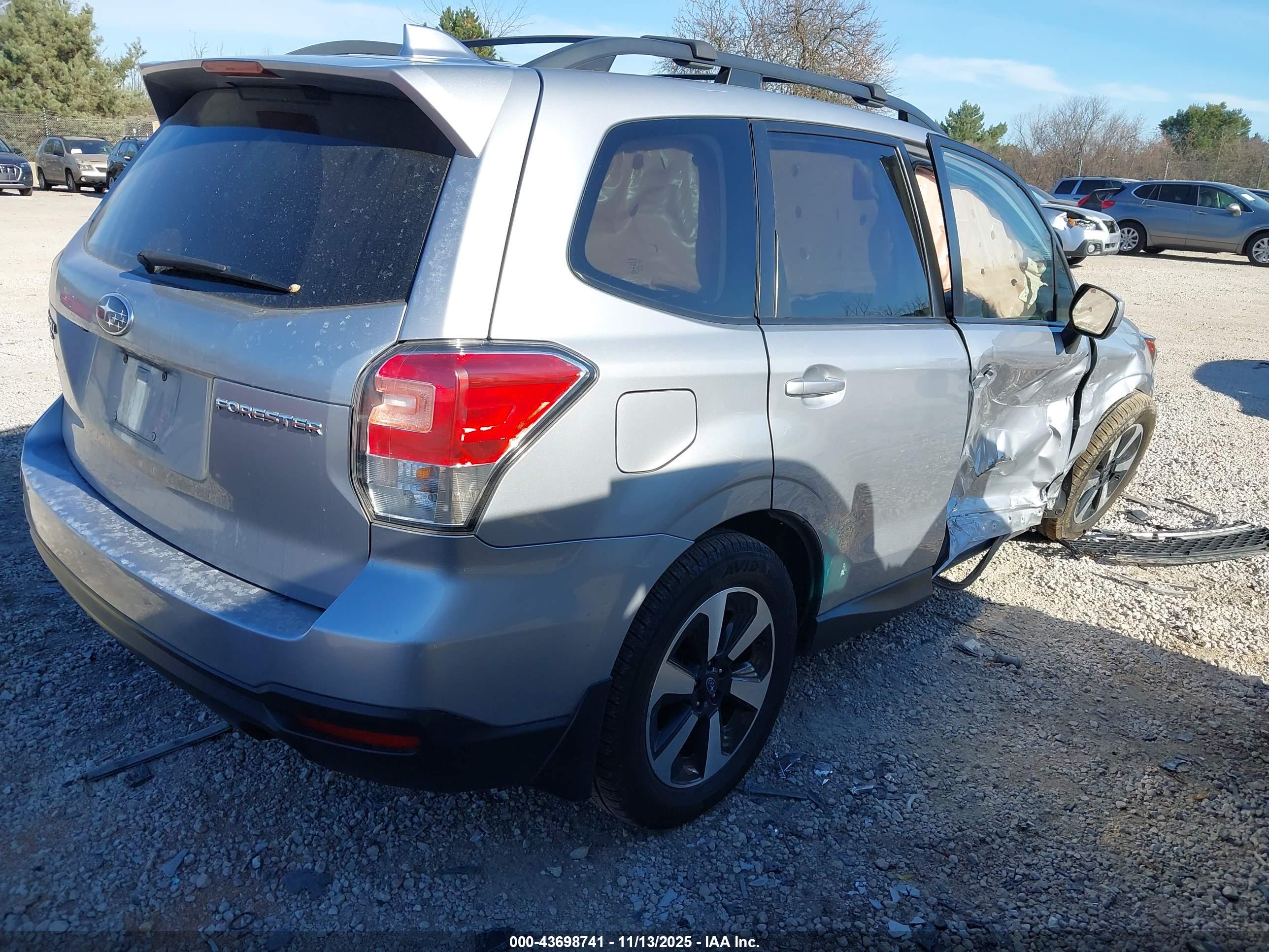 SUBARU FORESTER image 4