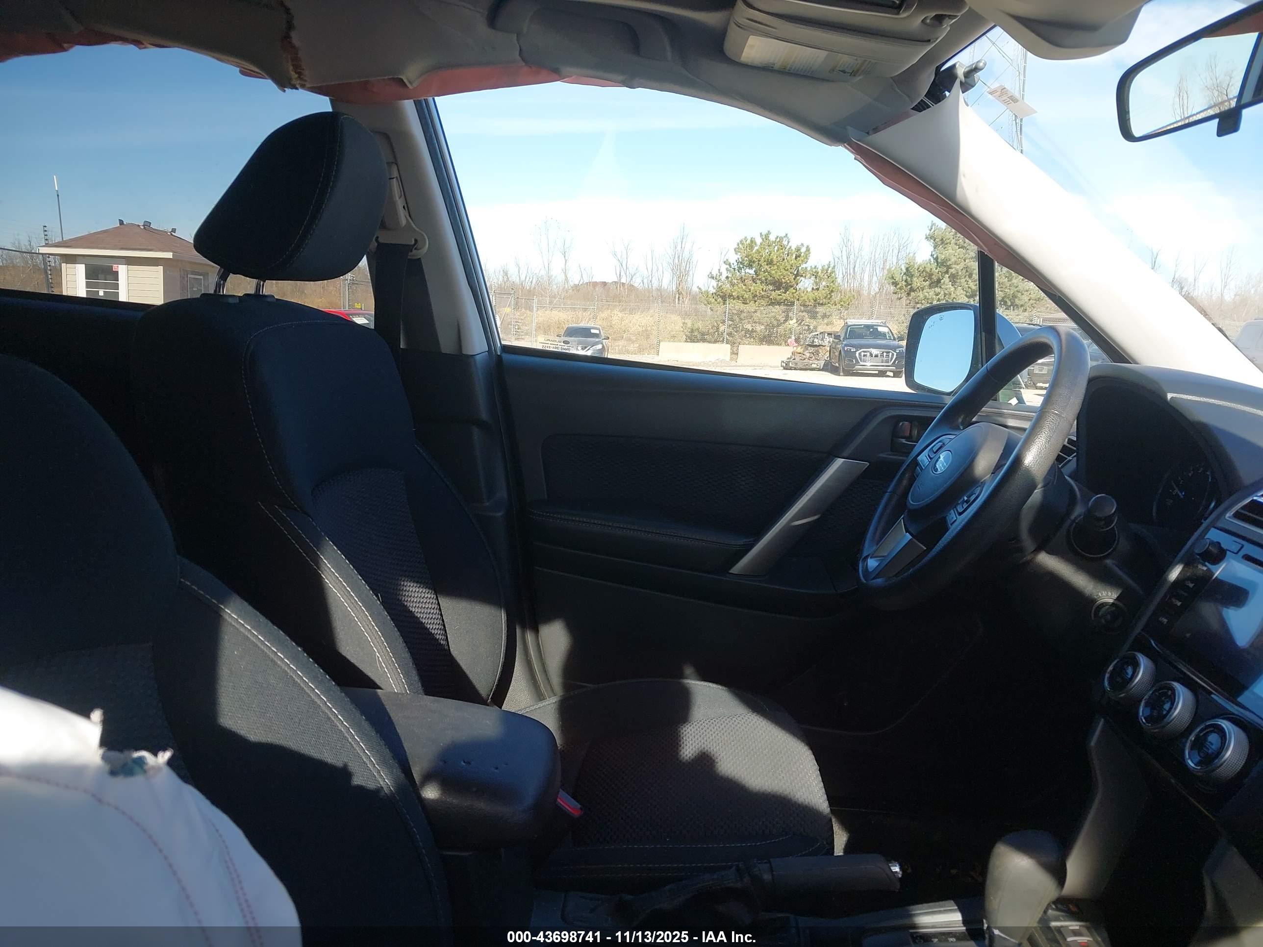 SUBARU FORESTER image 5