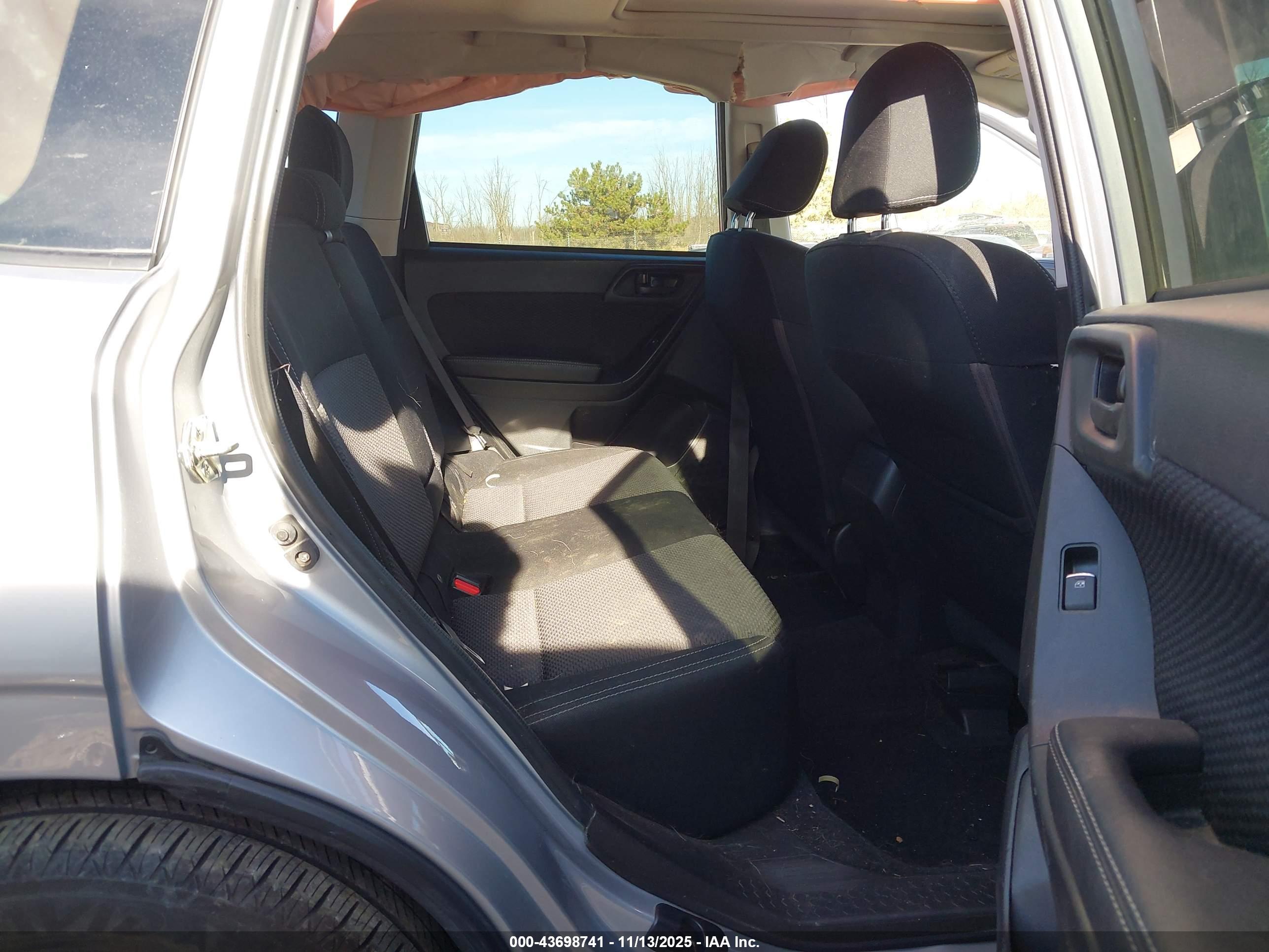SUBARU FORESTER image 8