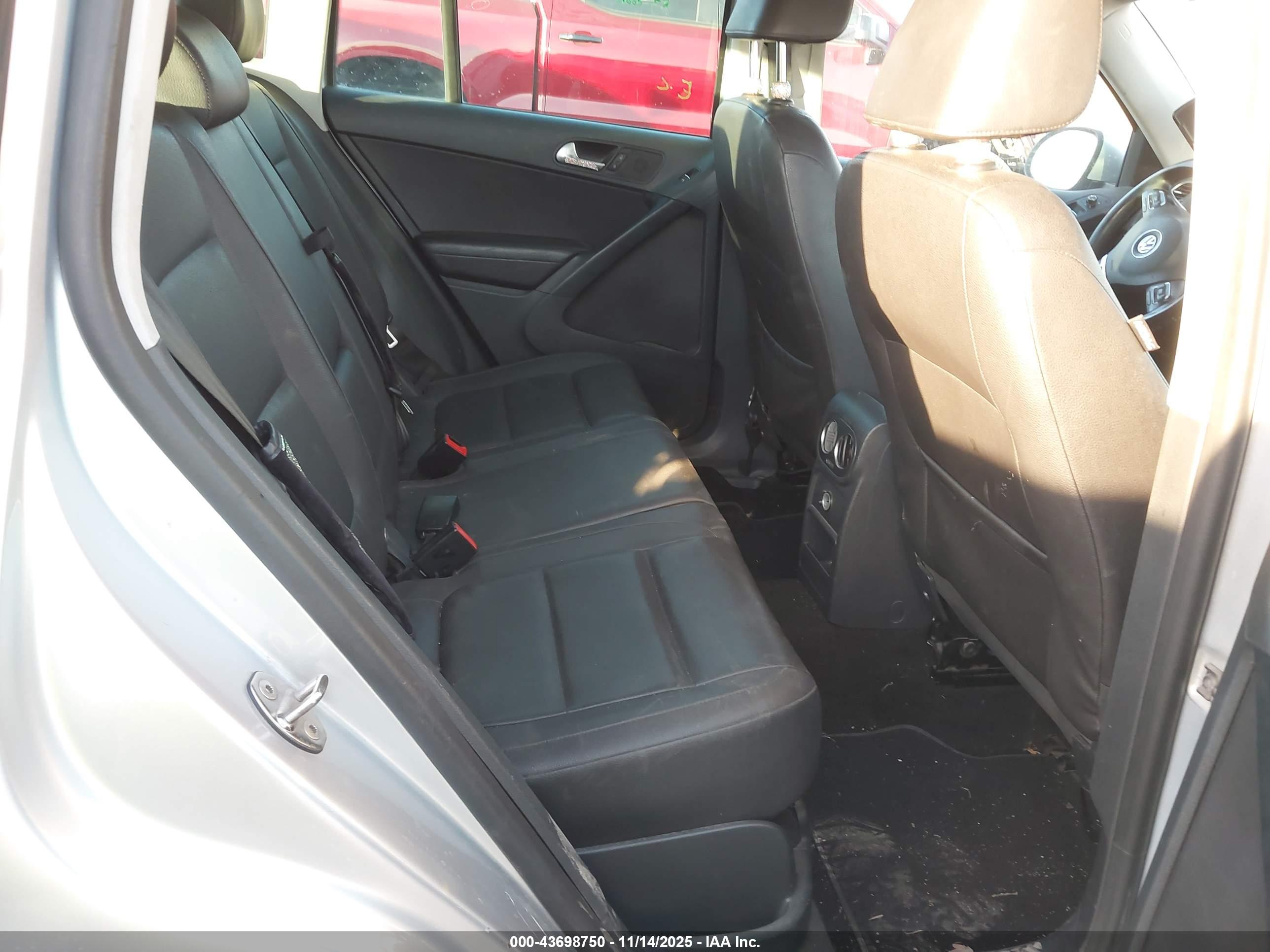 VOLKSWAGEN TIGUAN image 8