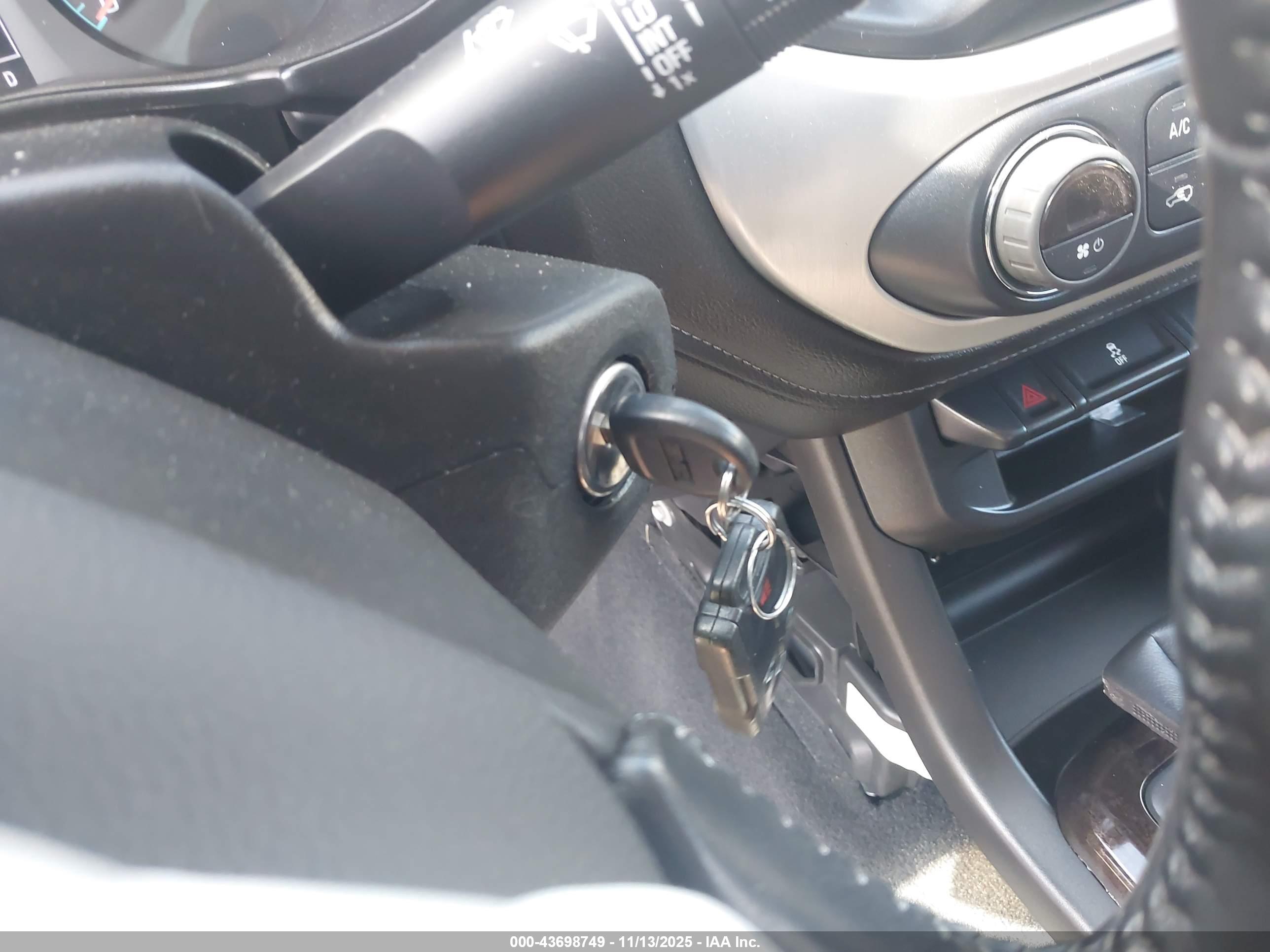 GMC CANYON image 11
