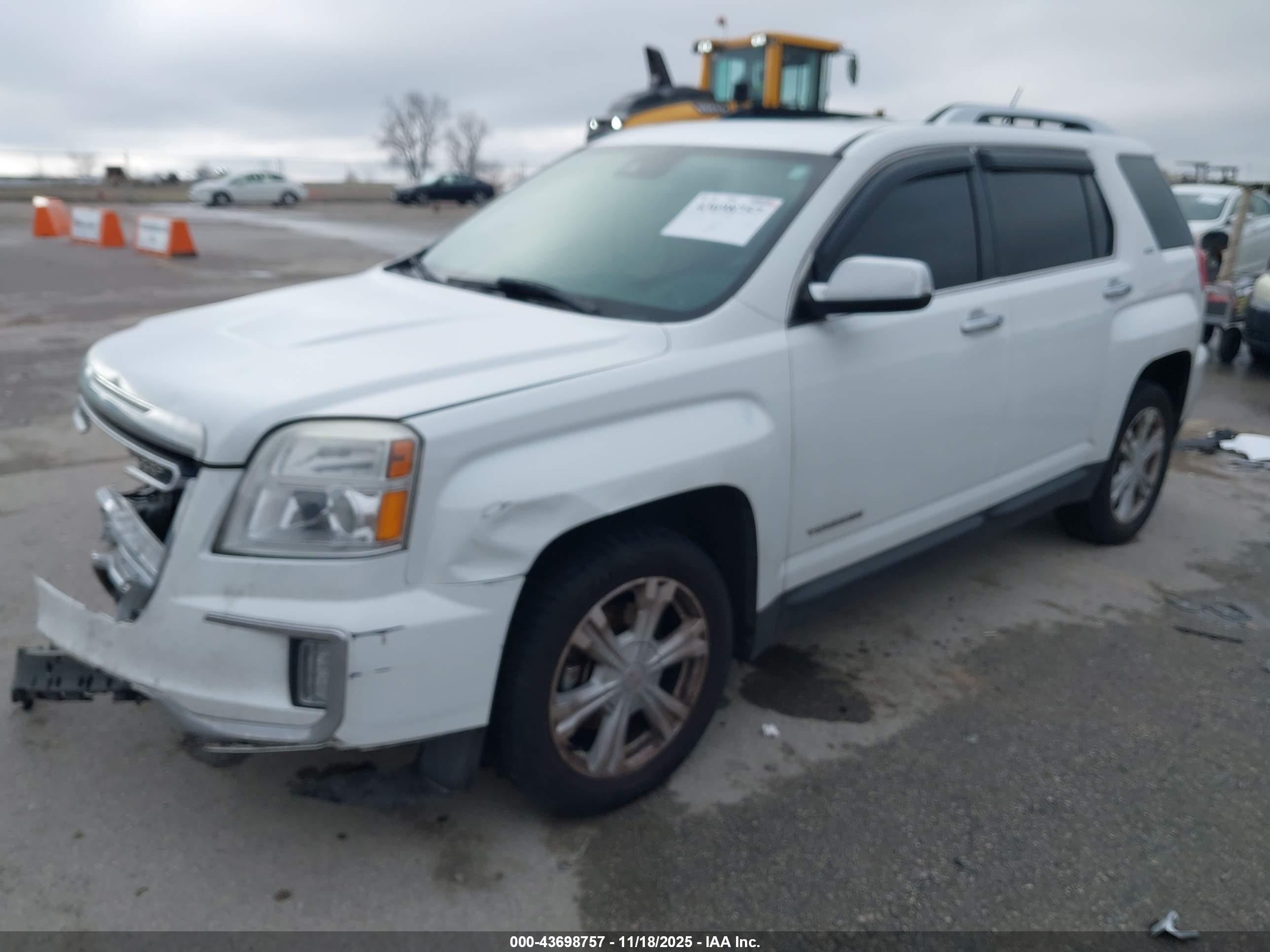 GMC TERRAIN image 2