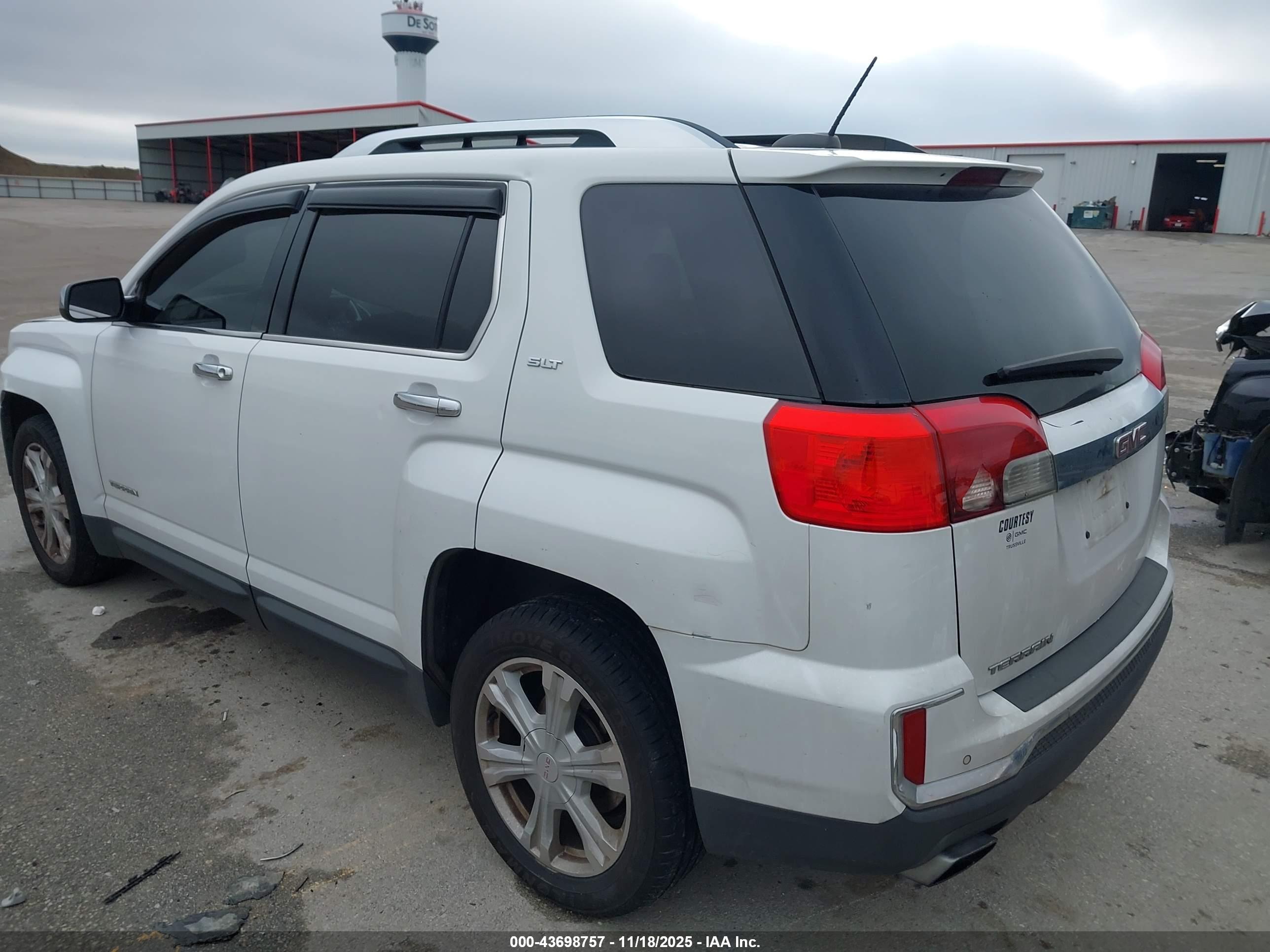 GMC TERRAIN image 3