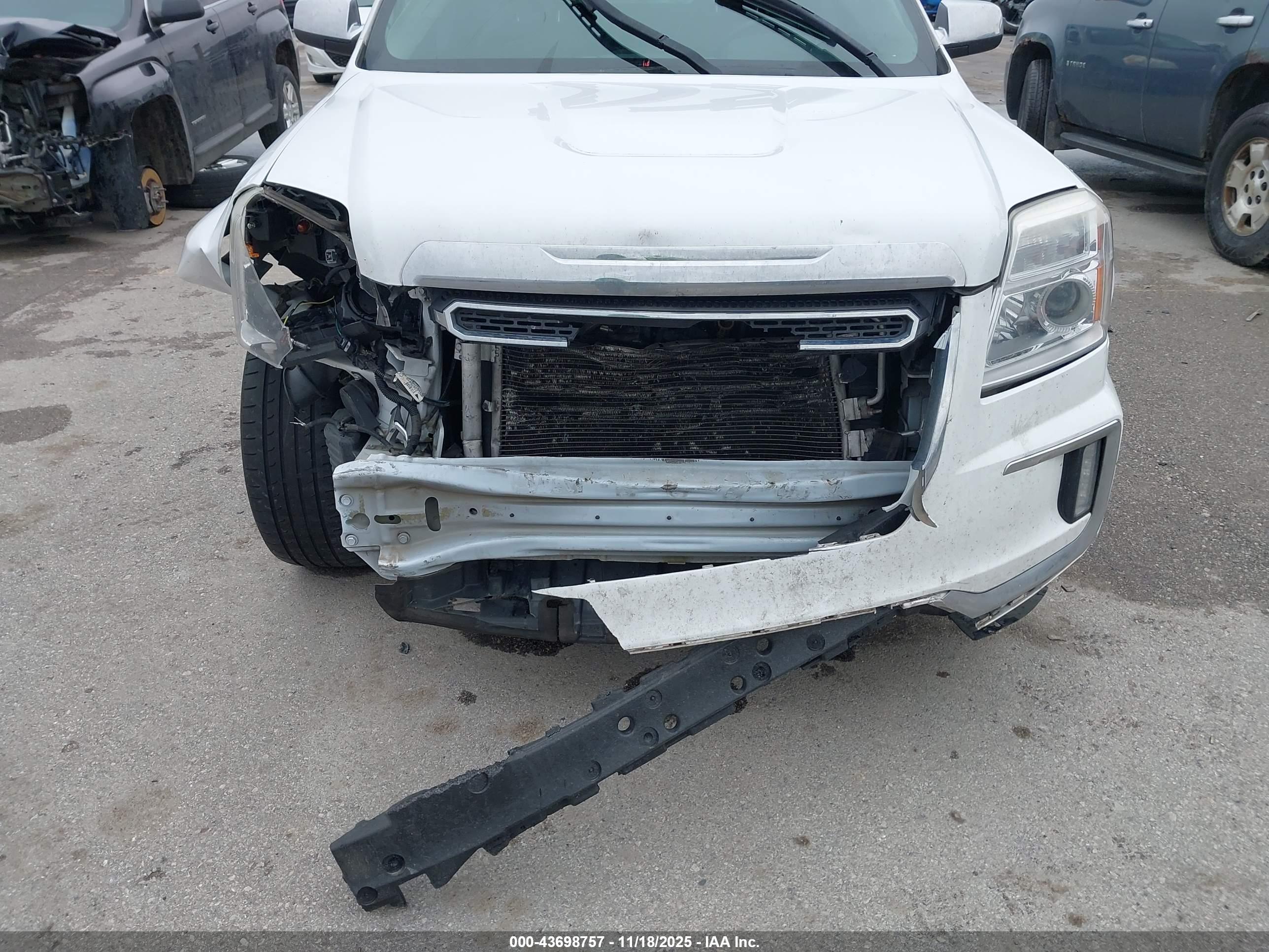 GMC TERRAIN image 6