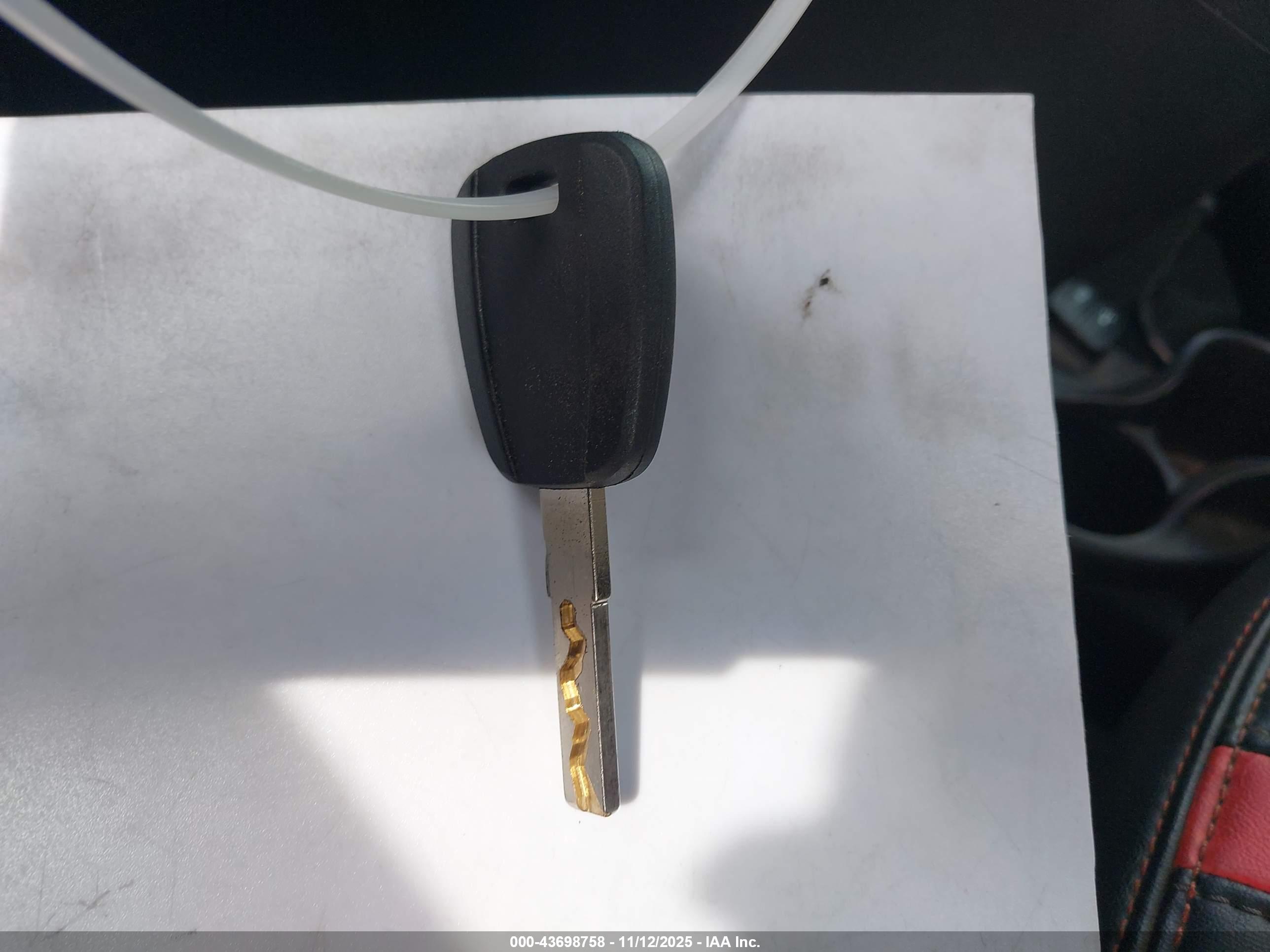 FIAT 500E image 11