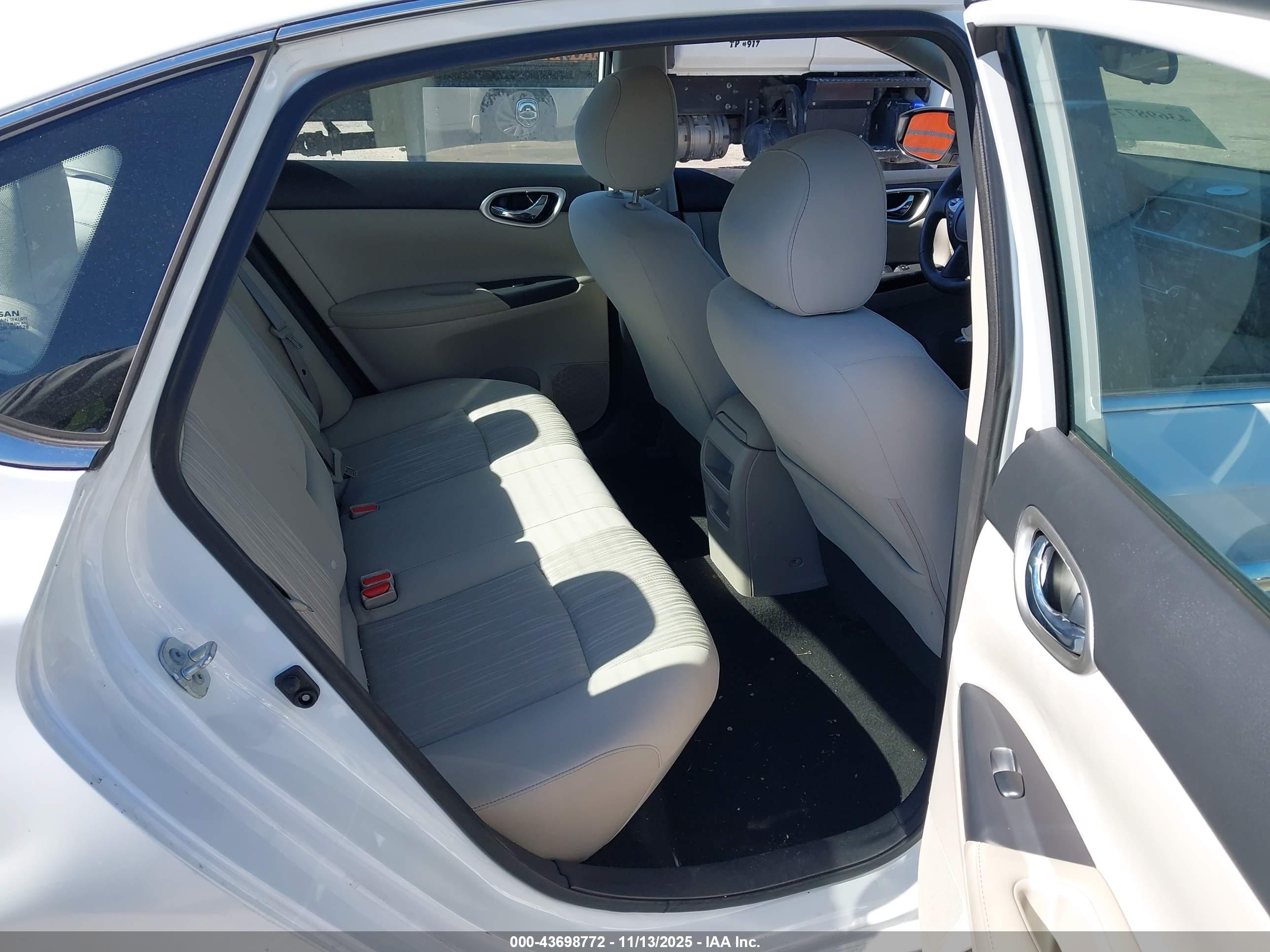 NISSAN SENTRA image 8