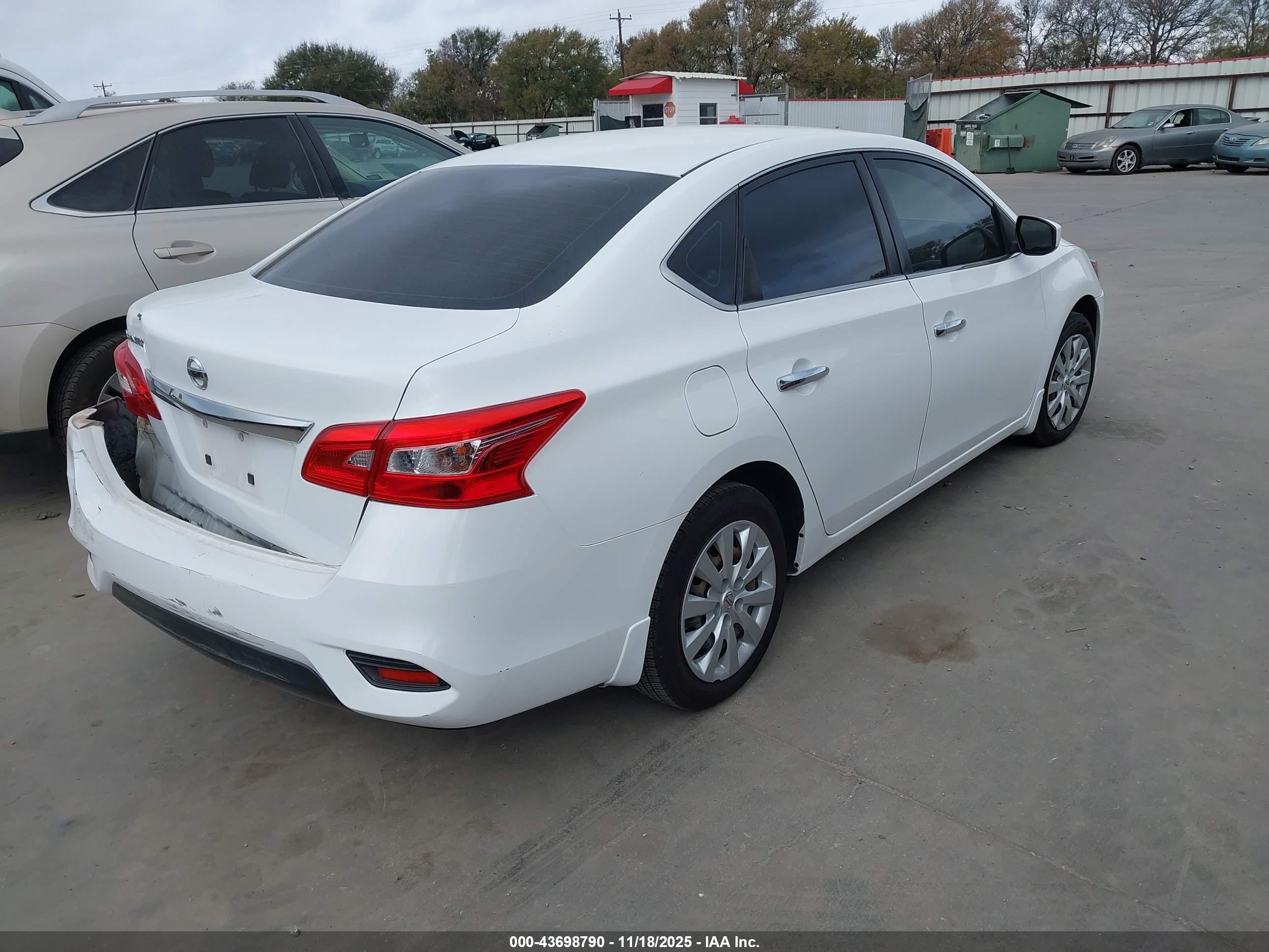 NISSAN SENTRA image 4