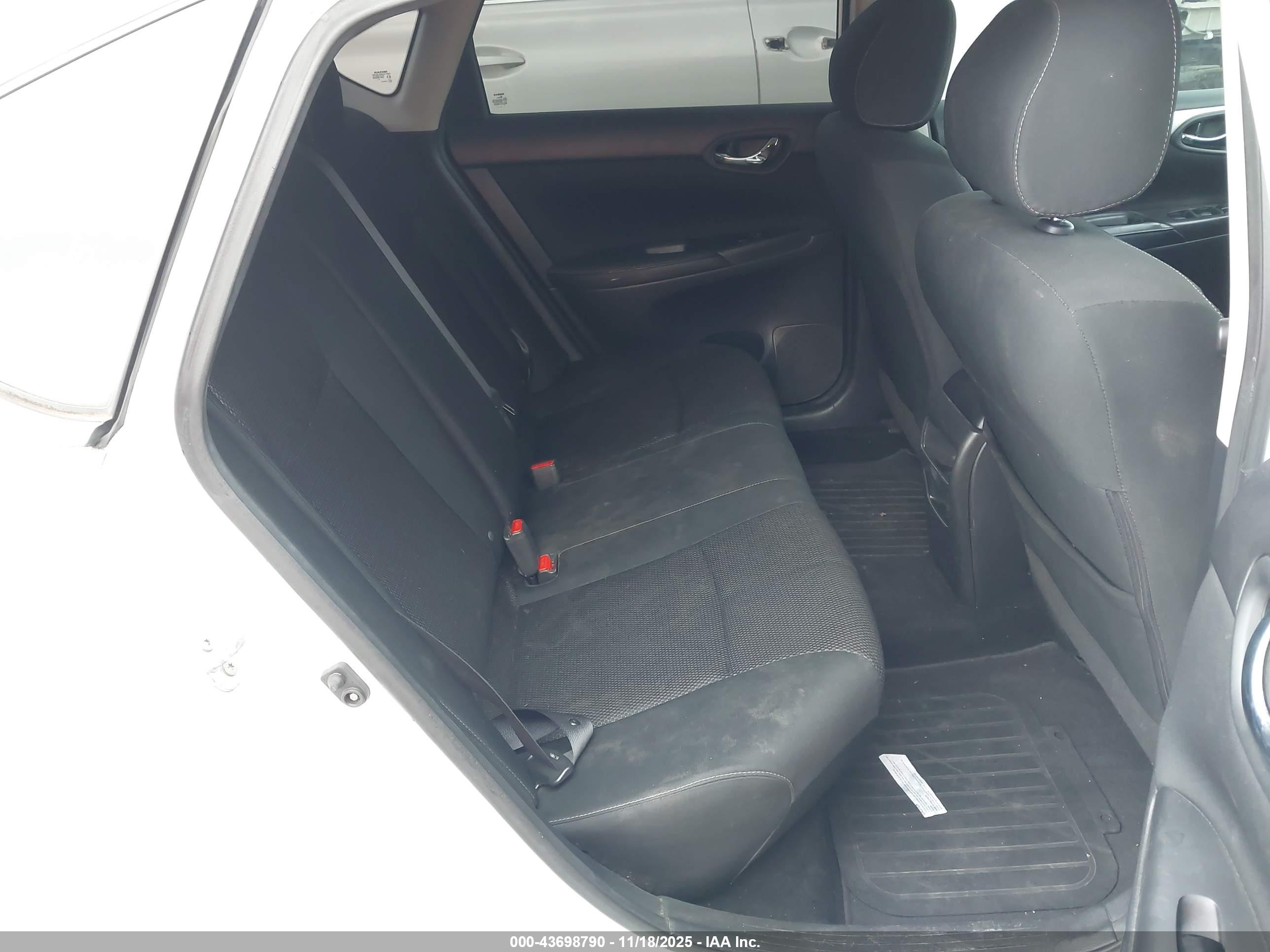NISSAN SENTRA image 8