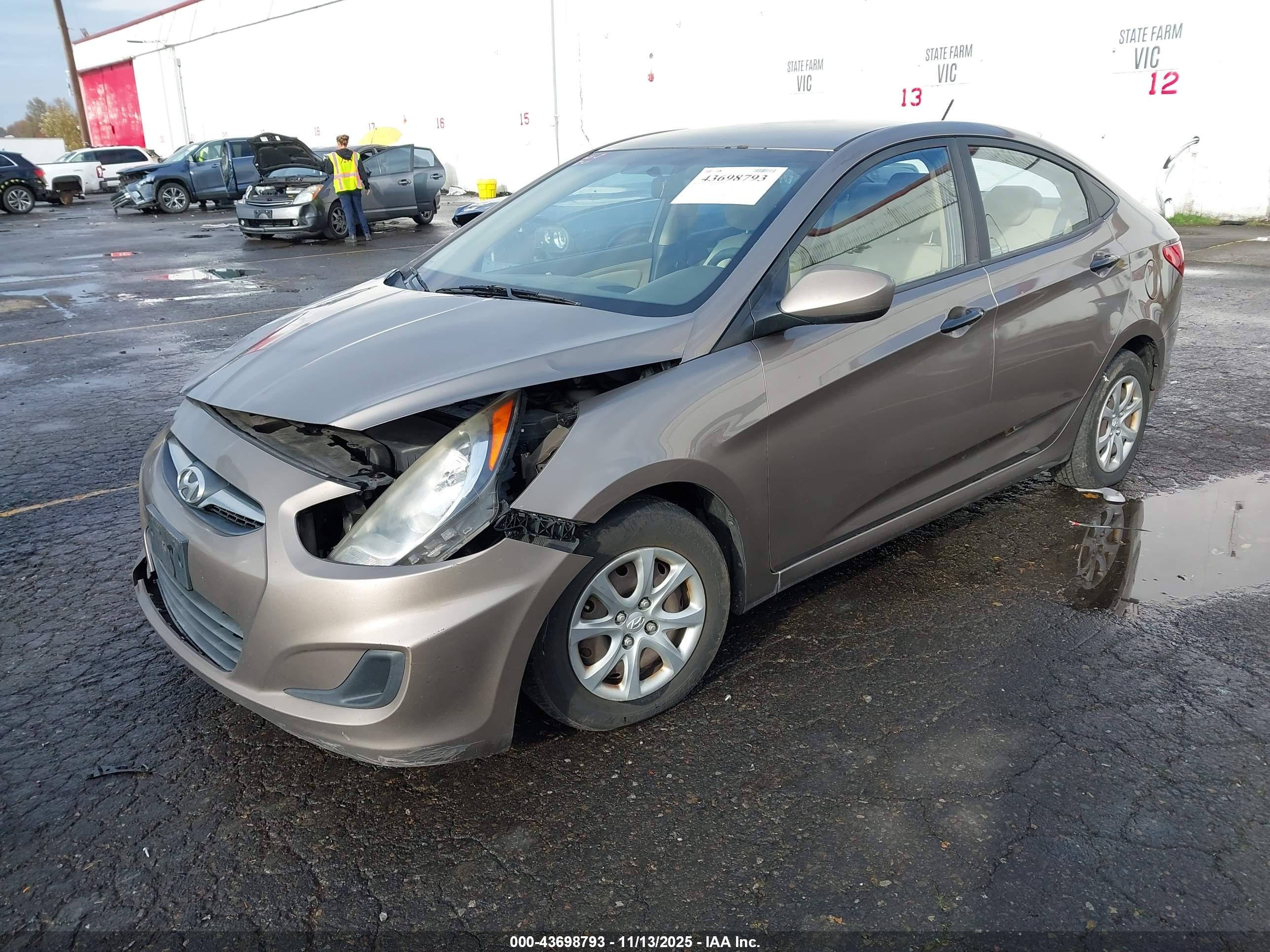 HYUNDAI ACCENT image 2