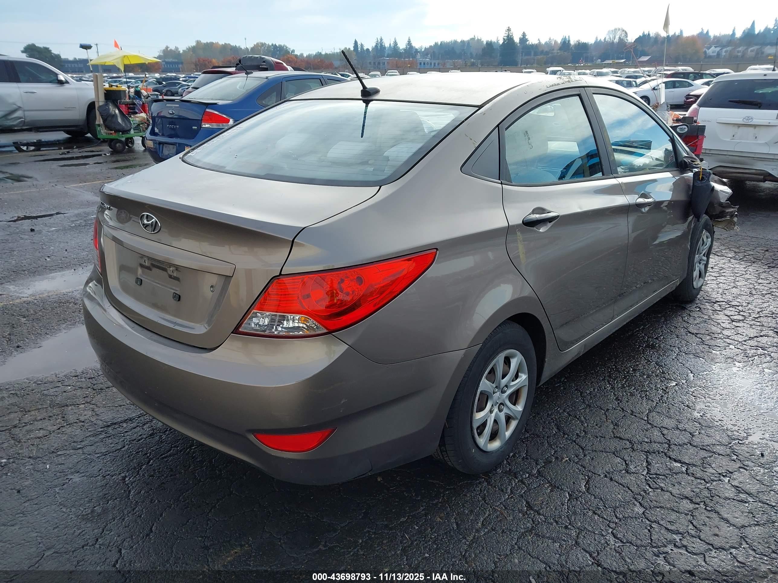 HYUNDAI ACCENT image 4