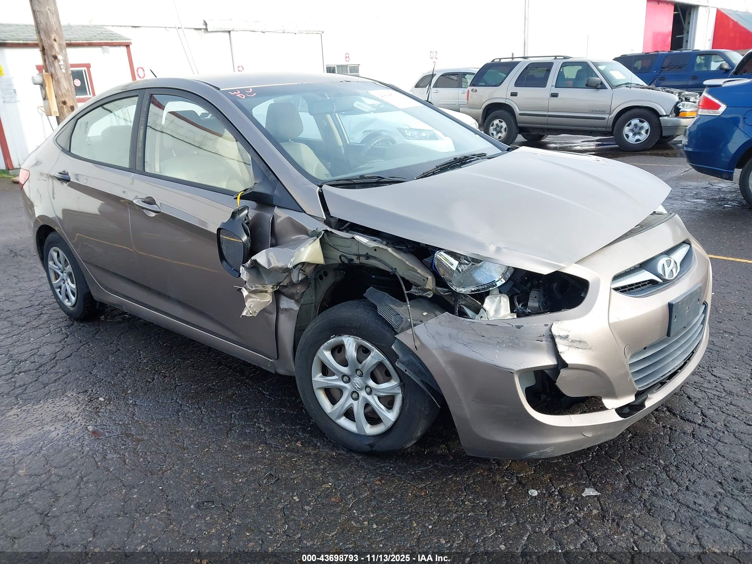 HYUNDAI ACCENT image 6