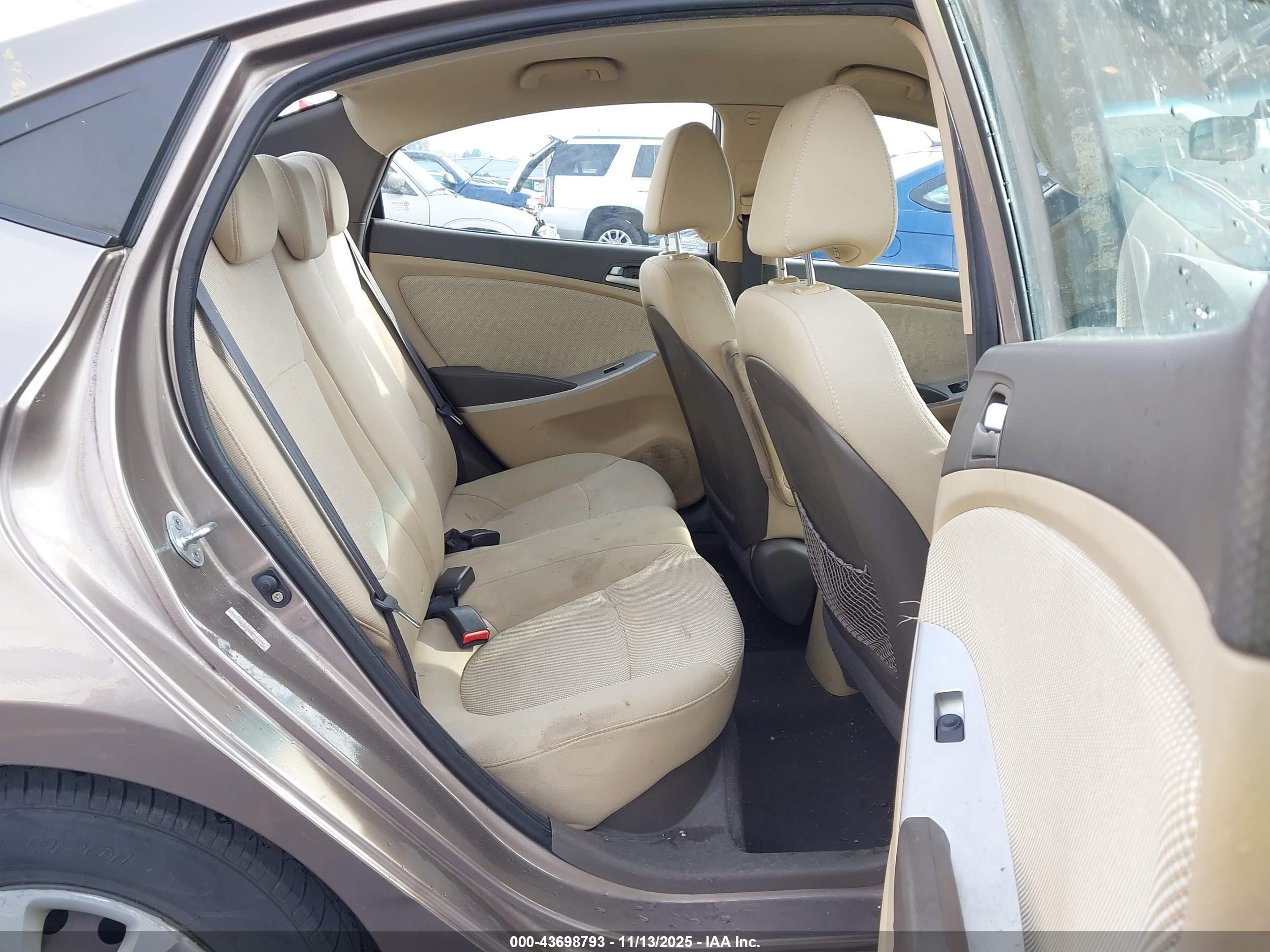 HYUNDAI ACCENT image 8