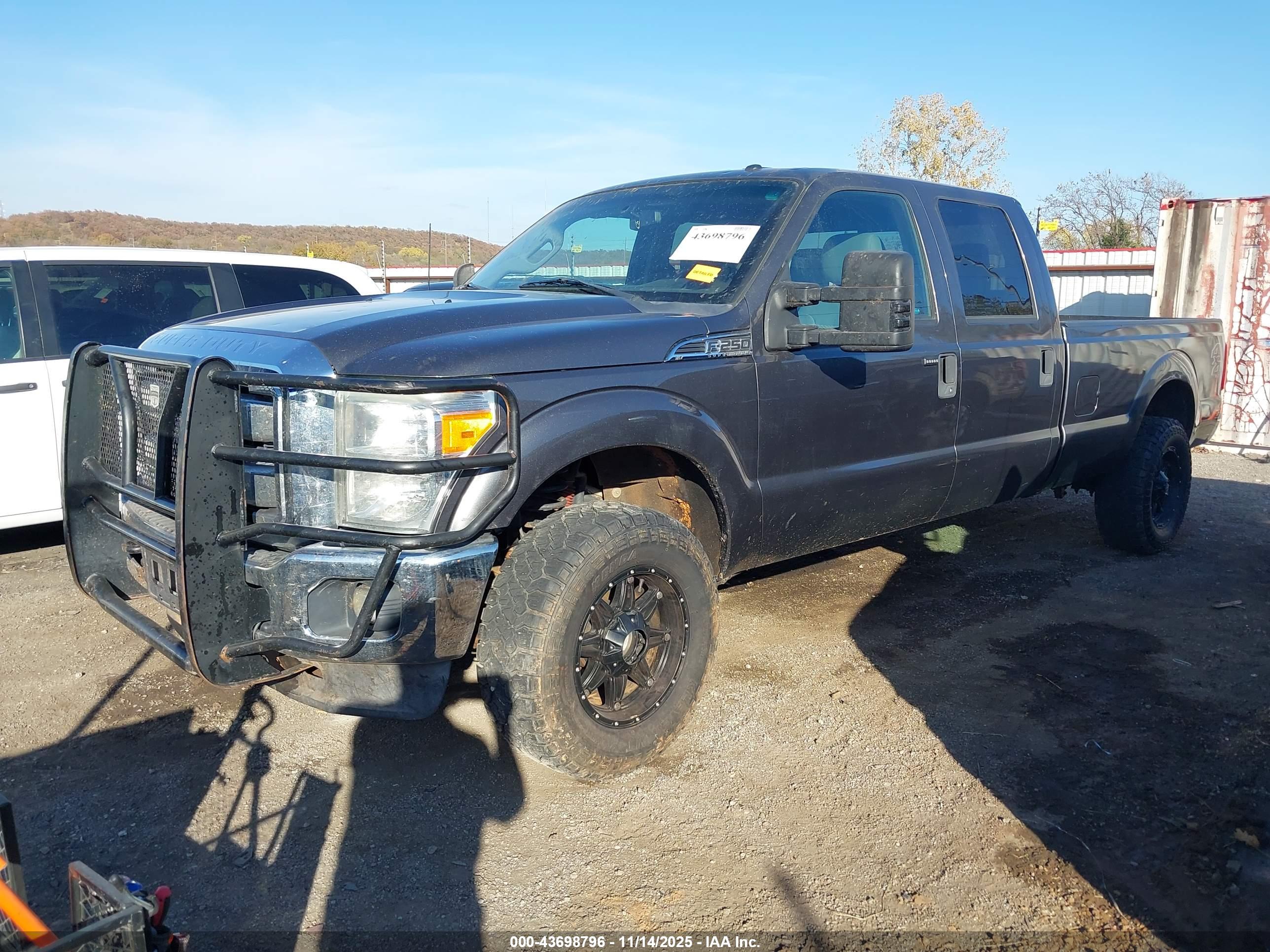FORD F-250 image 2