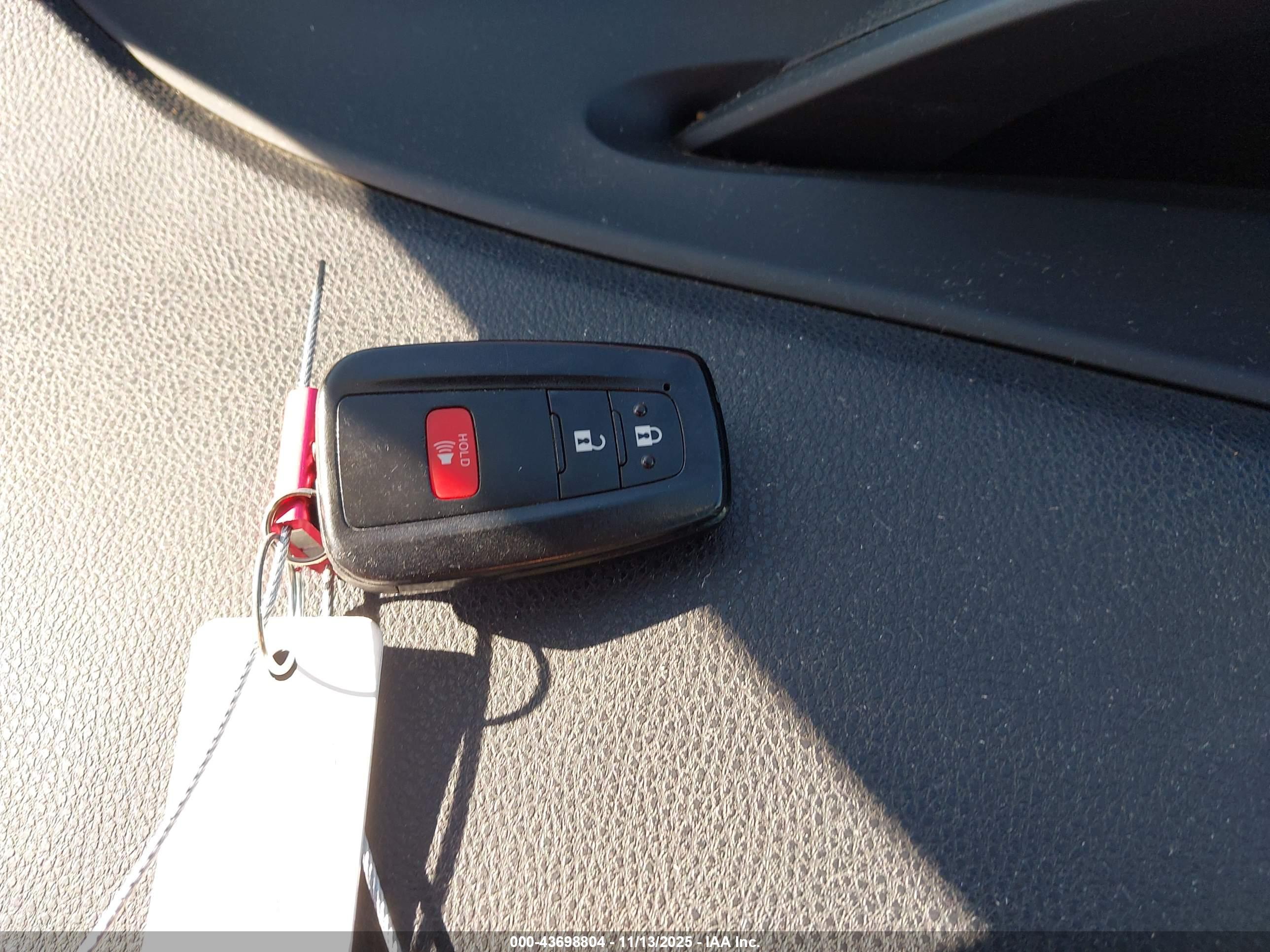 TOYOTA PRIUS image 11