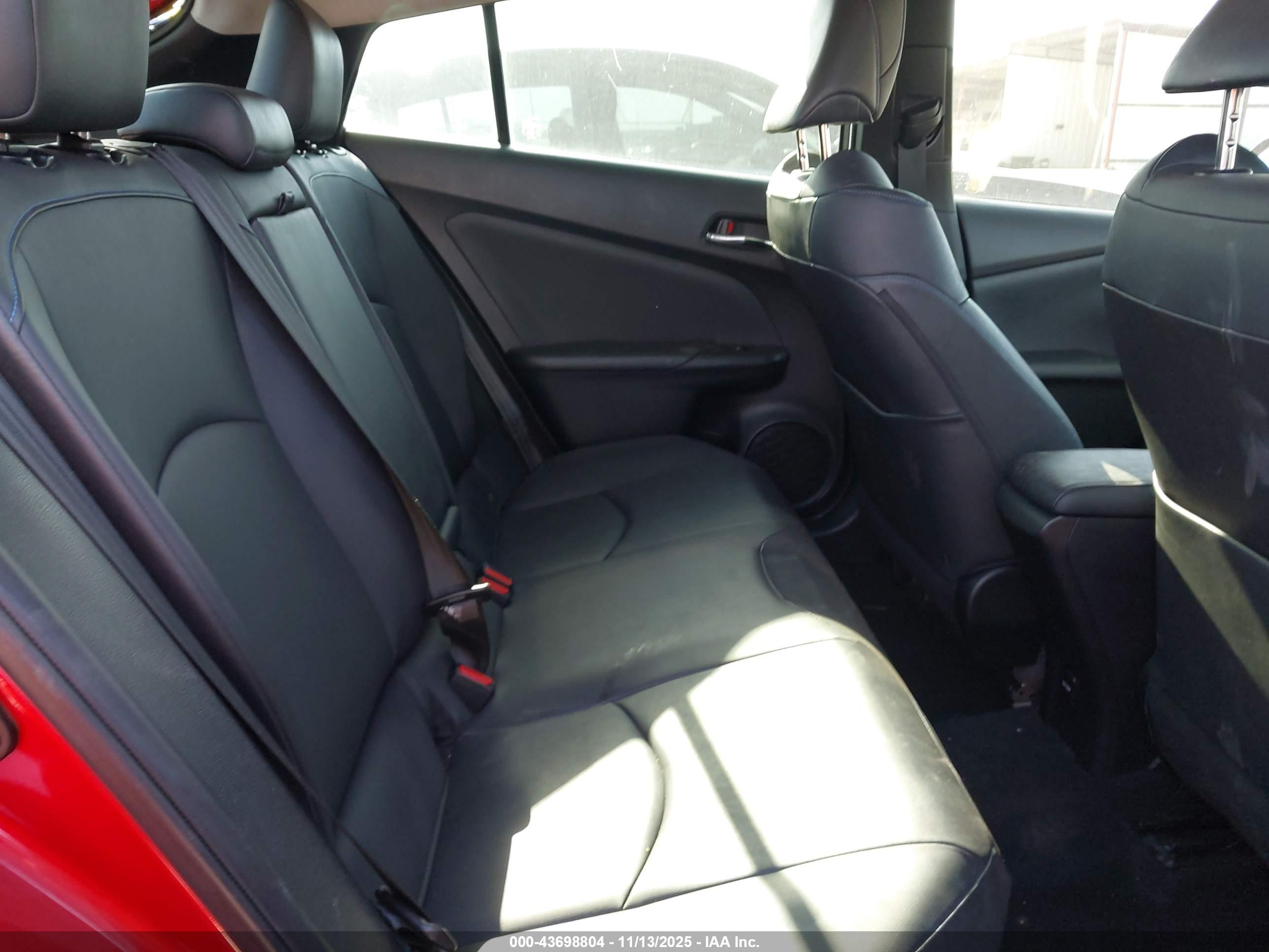 TOYOTA PRIUS image 8