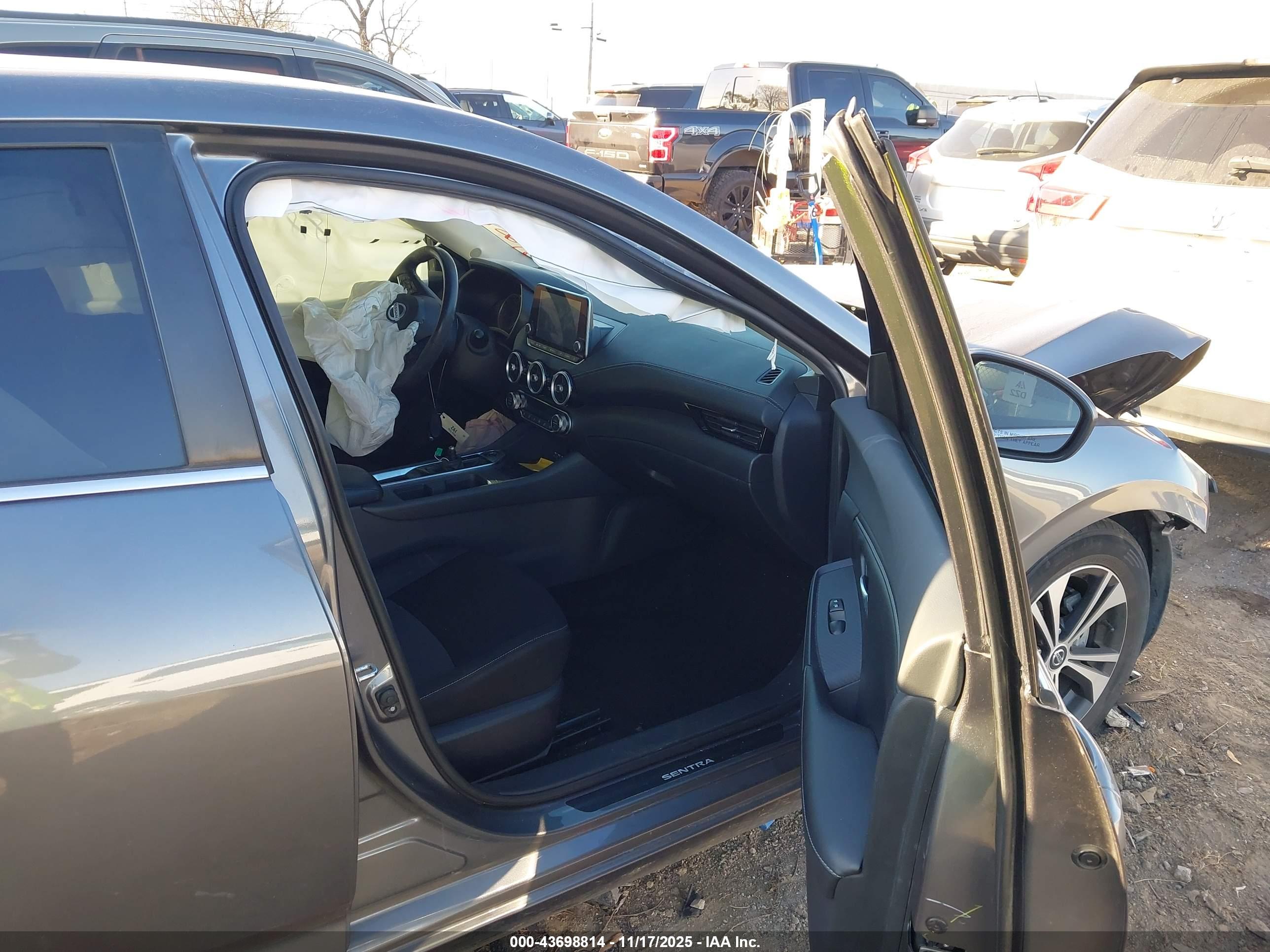 NISSAN SENTRA image 5