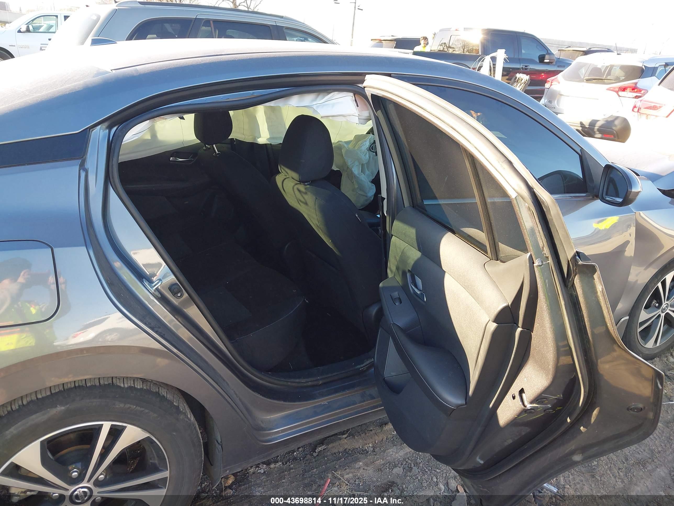 NISSAN SENTRA image 8