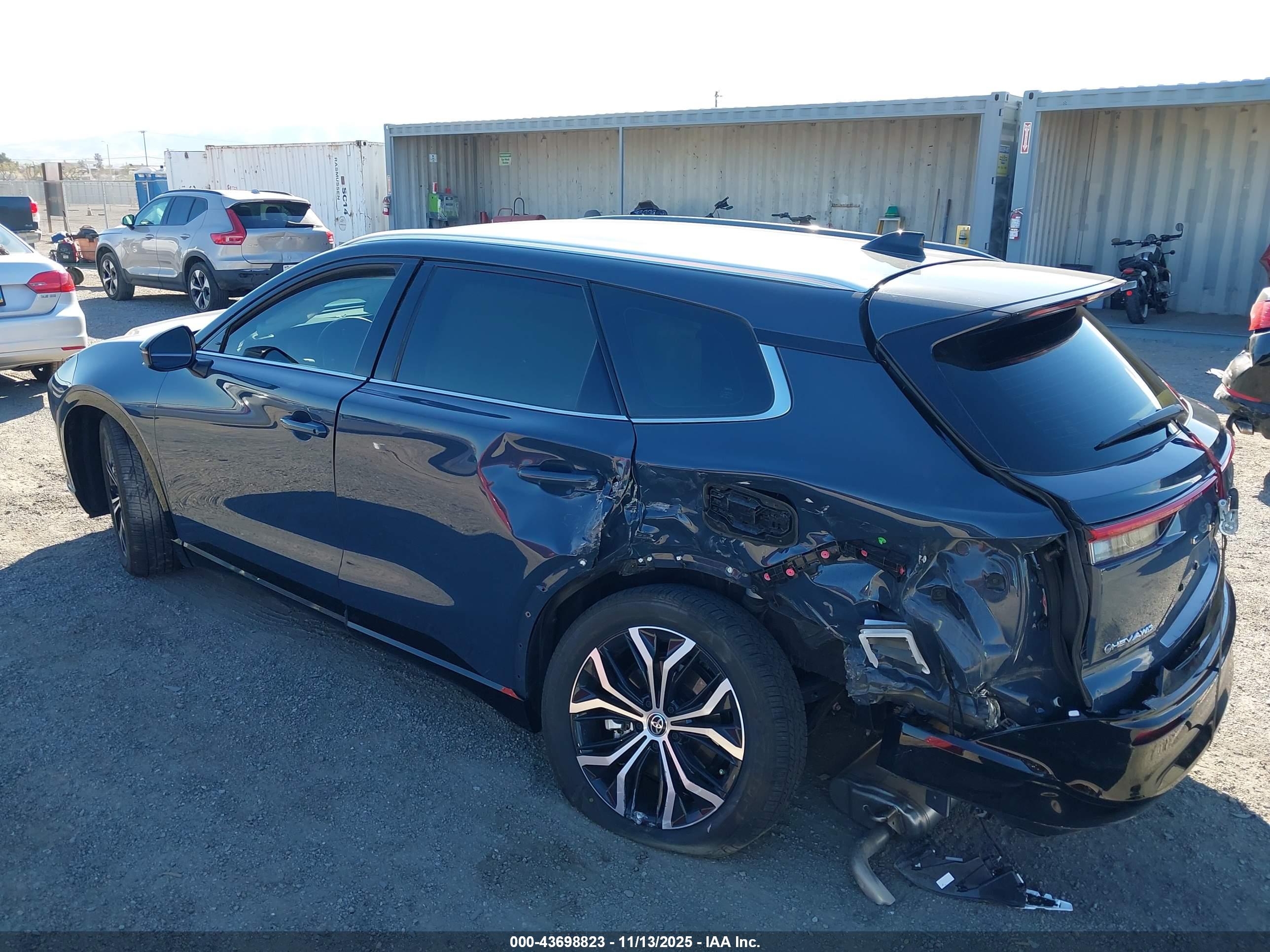 TOYOTA CROWN image 3