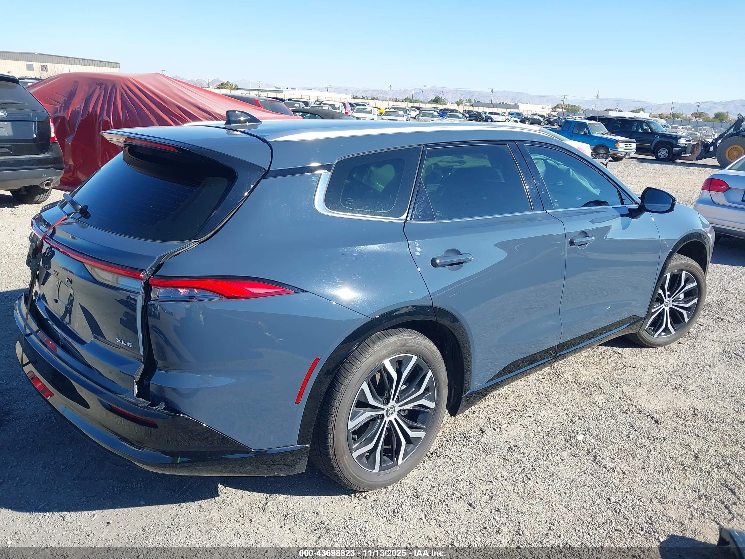 TOYOTA CROWN image 4