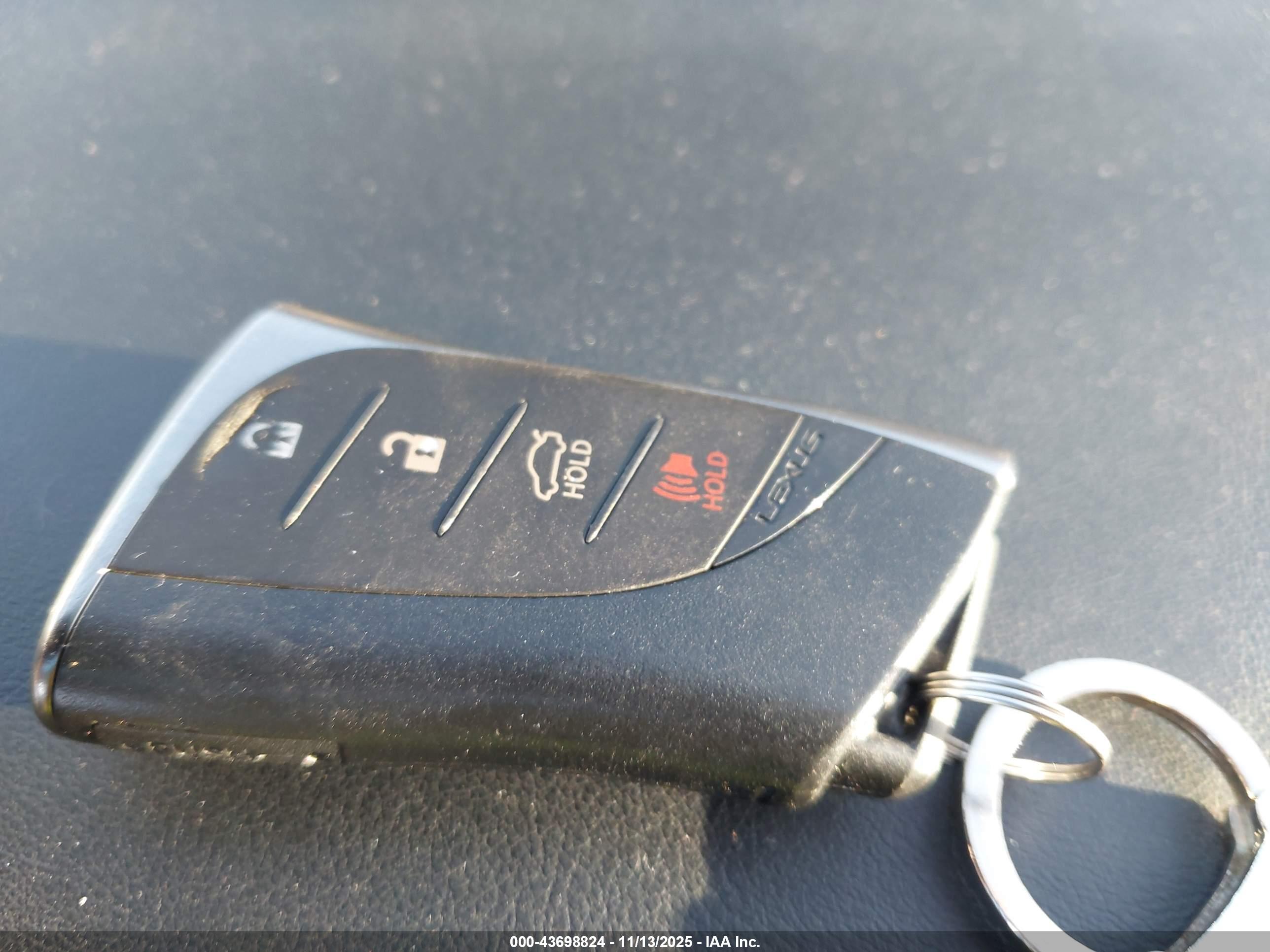 LEXUS ES image 11