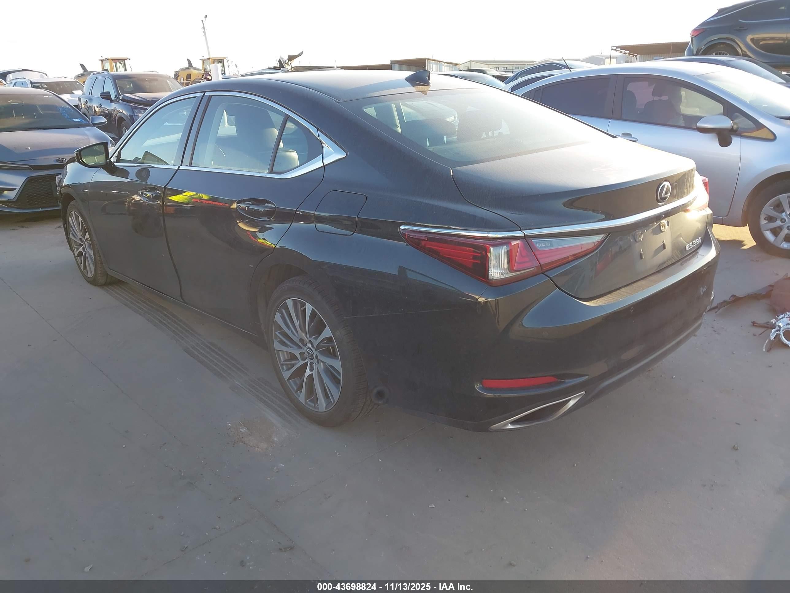 LEXUS ES image 3