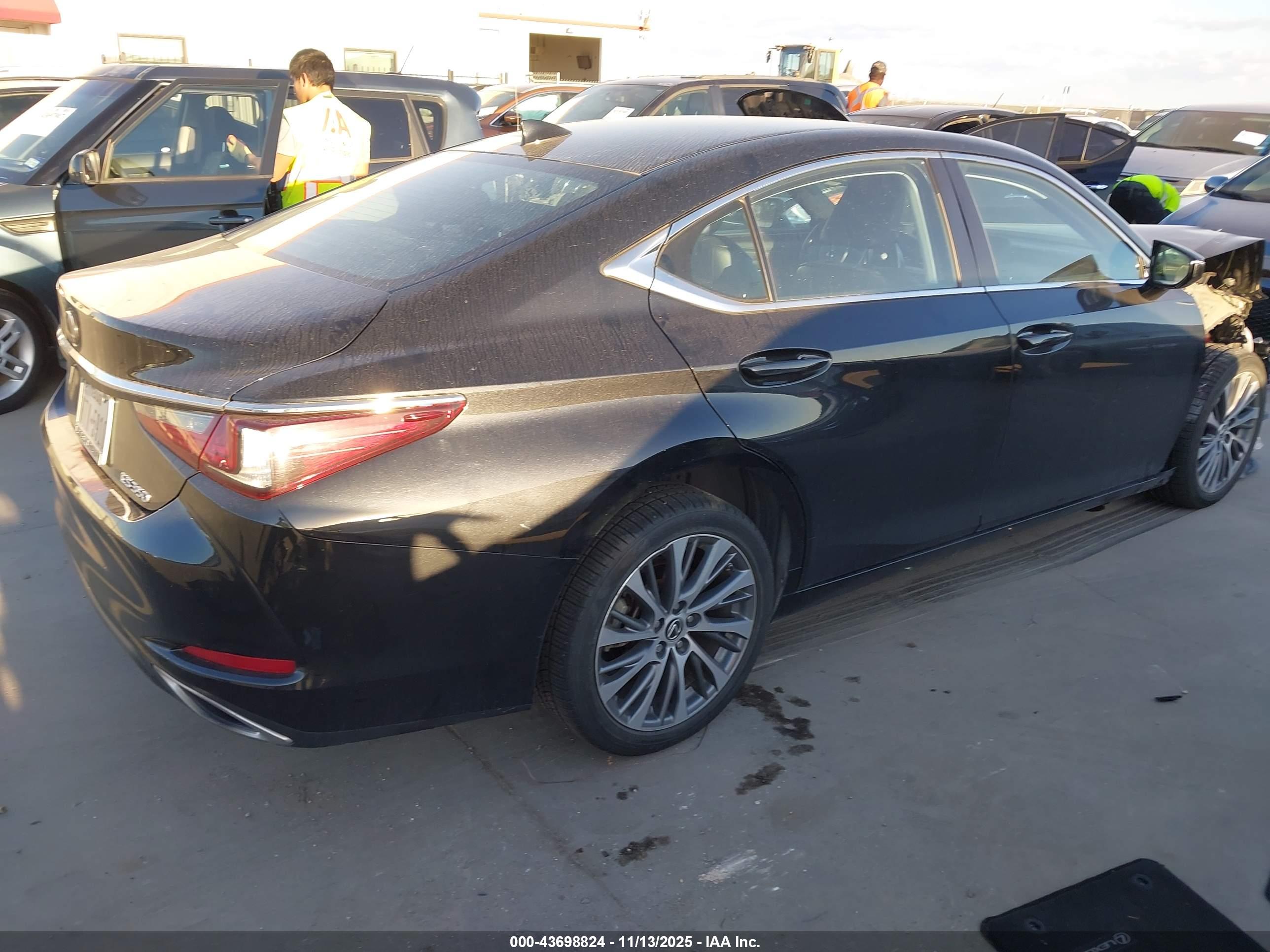 LEXUS ES image 4