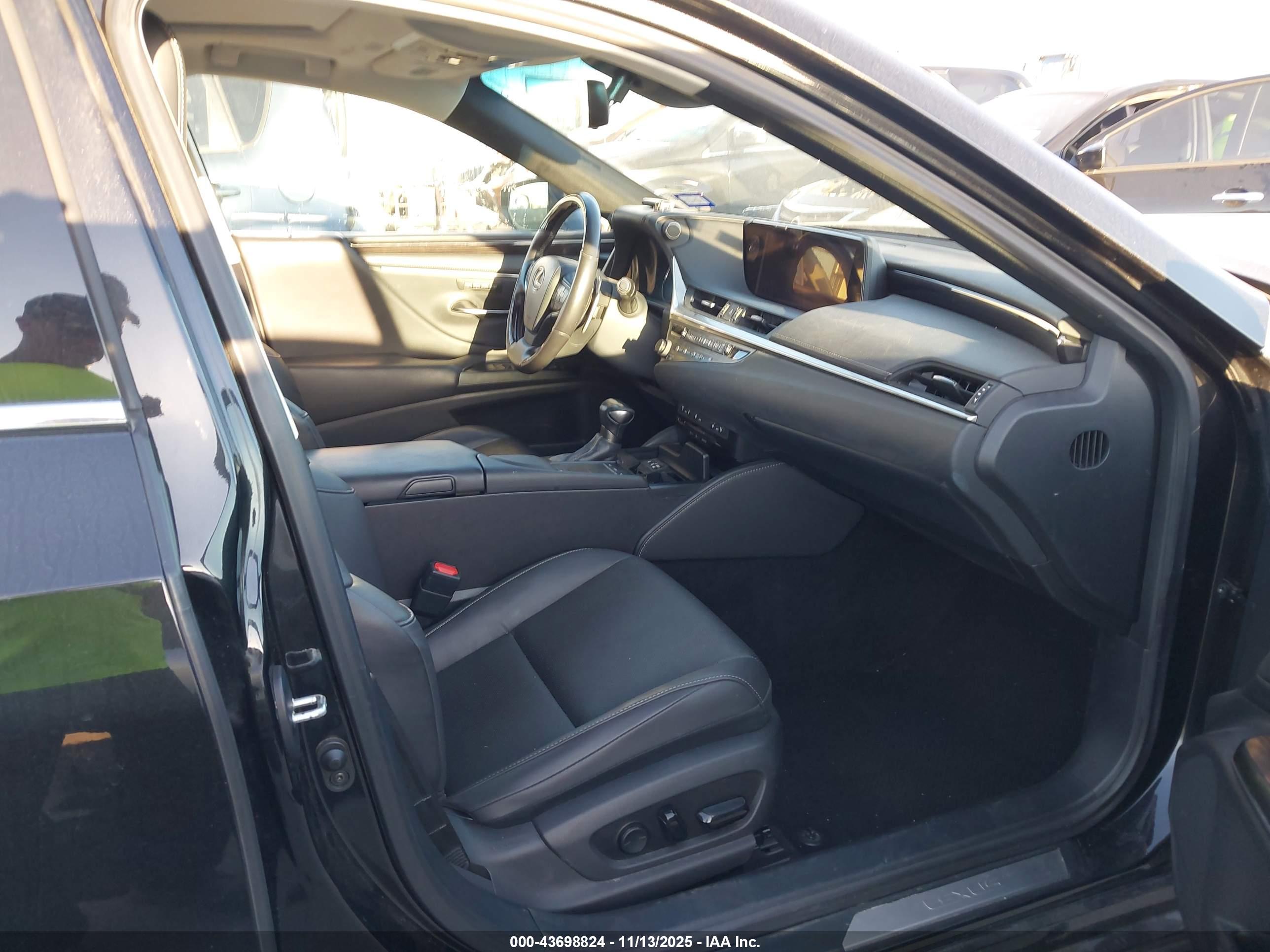 LEXUS ES image 5