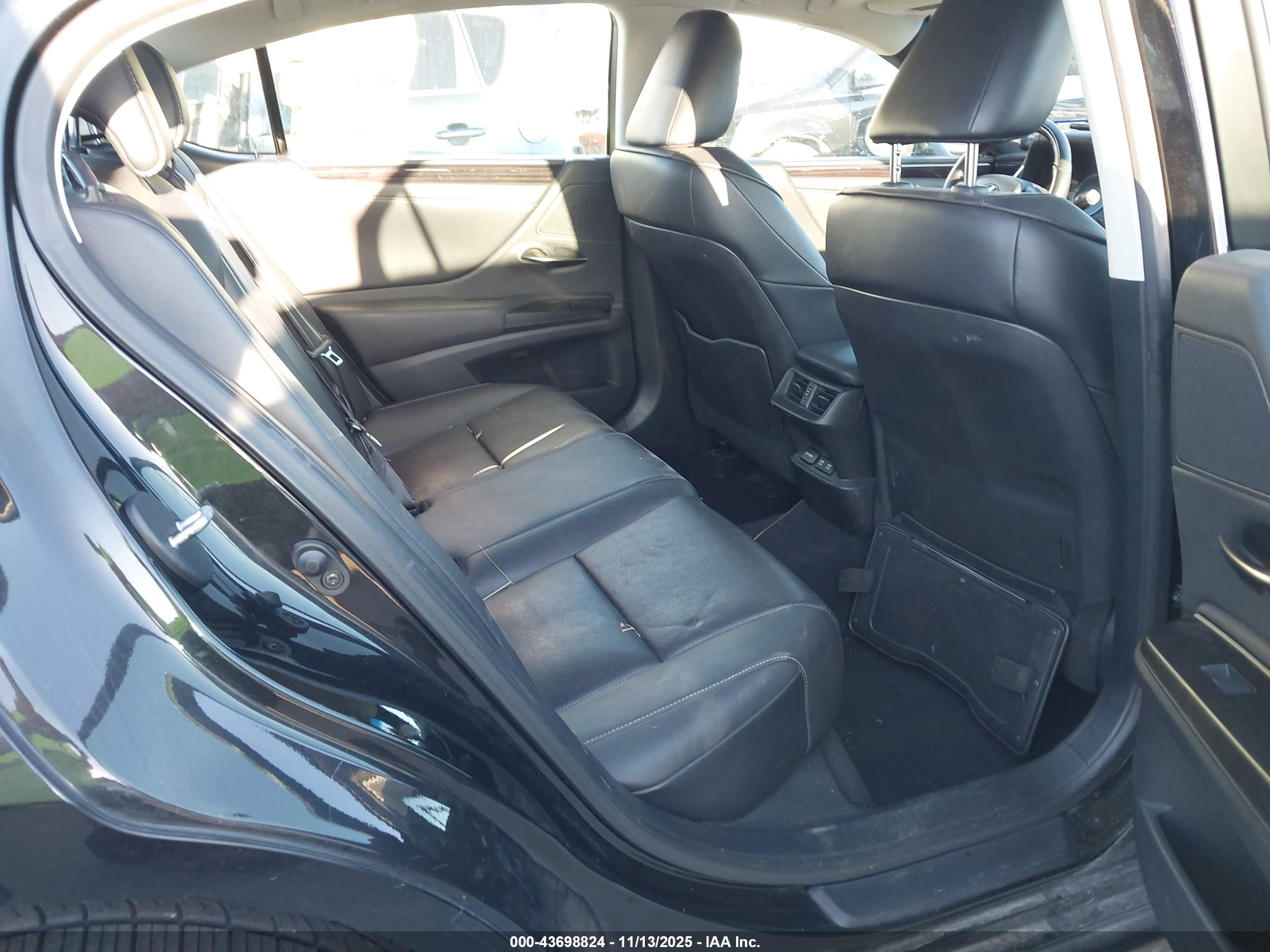 LEXUS ES image 8