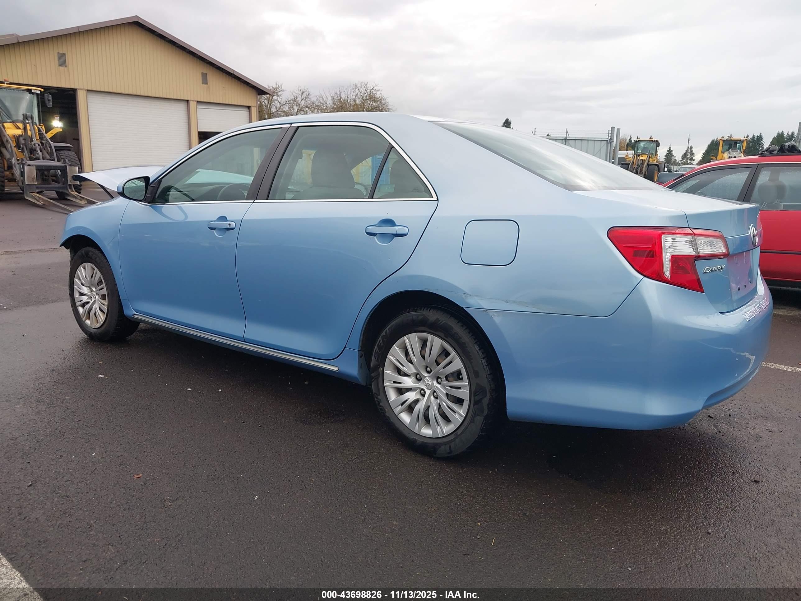 TOYOTA CAMRY image 3