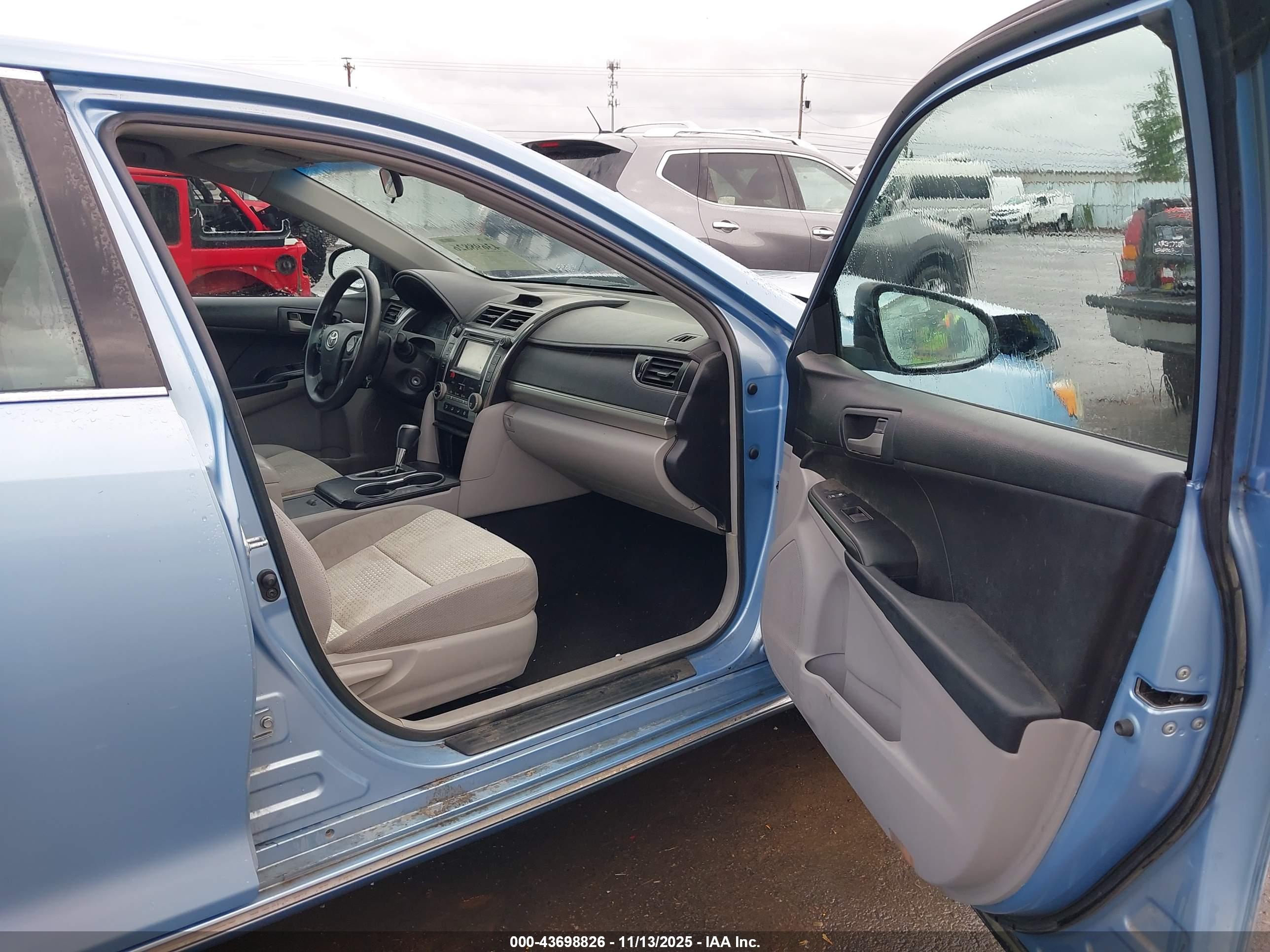 TOYOTA CAMRY image 5