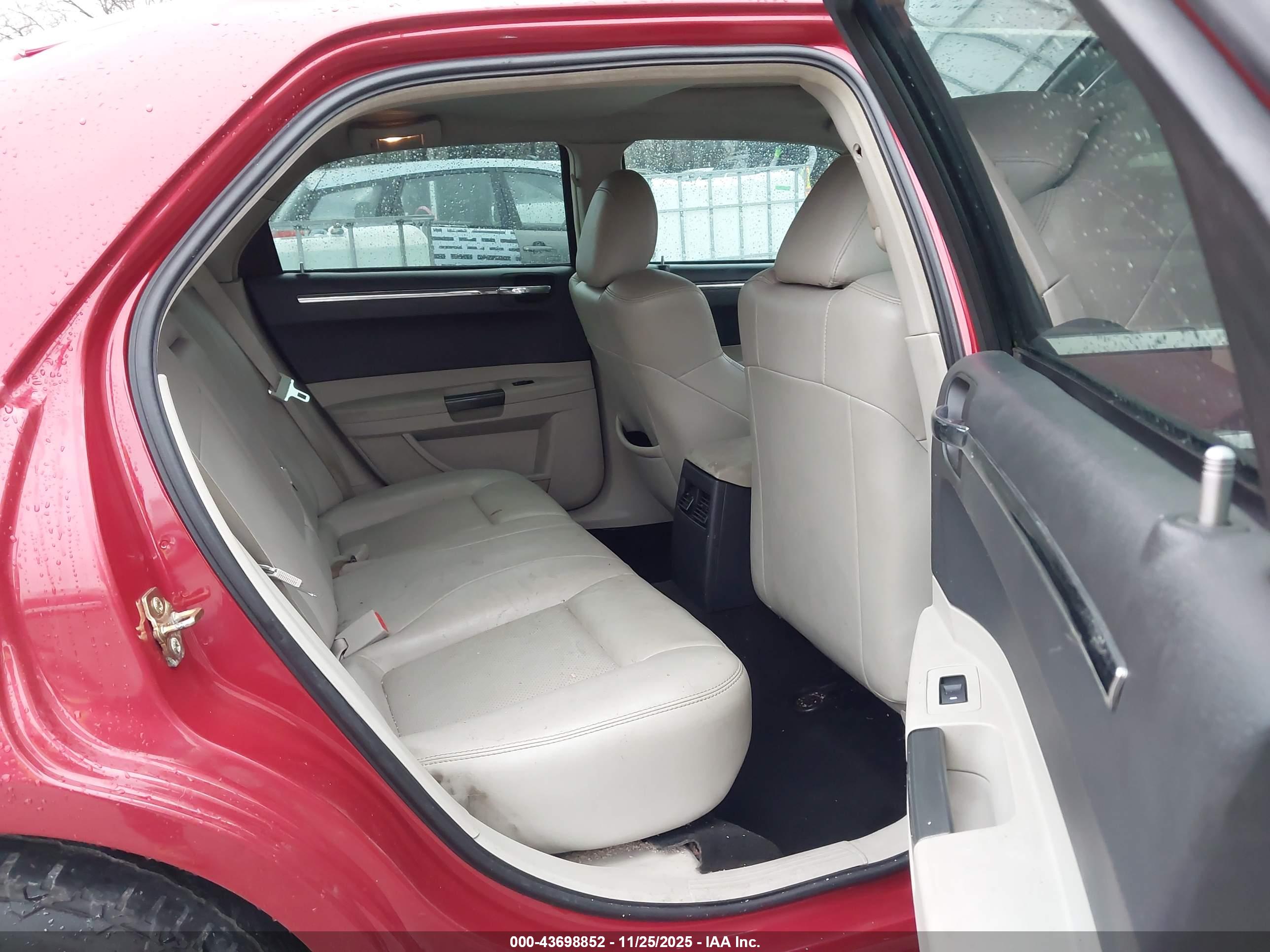 CHRYSLER 300C image 8