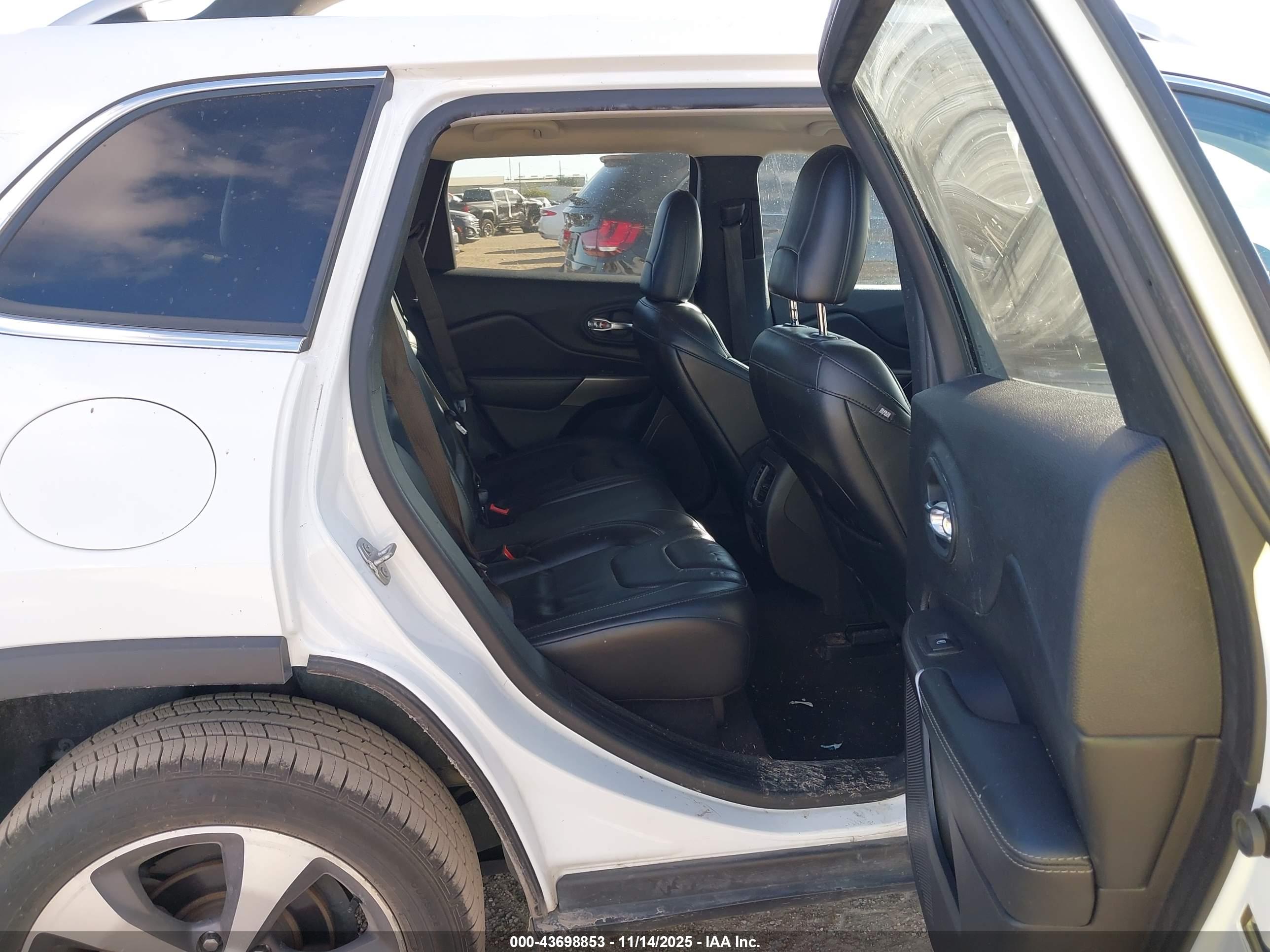 JEEP CHEROKEE image 8