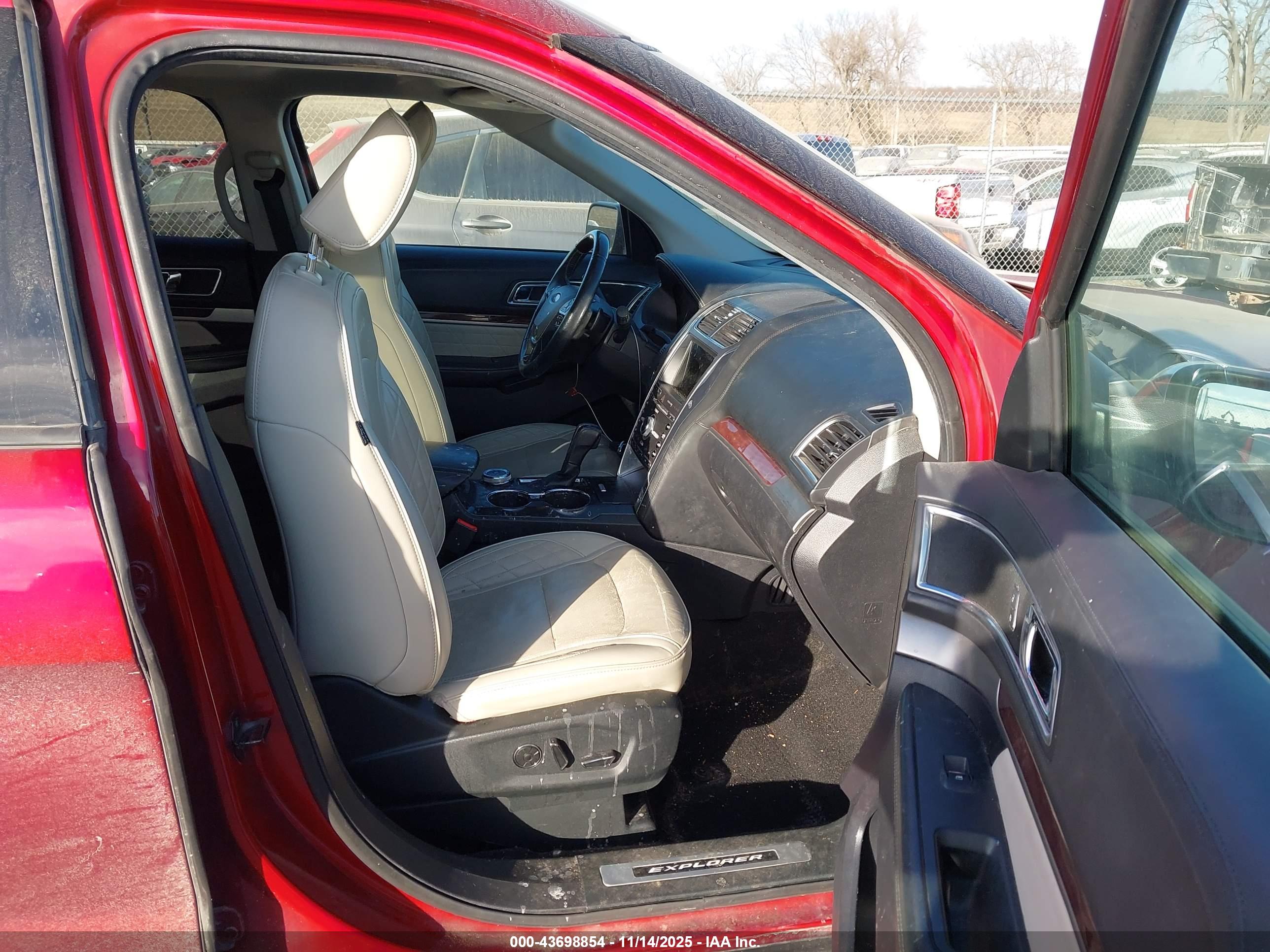 FORD EXPLORER image 5