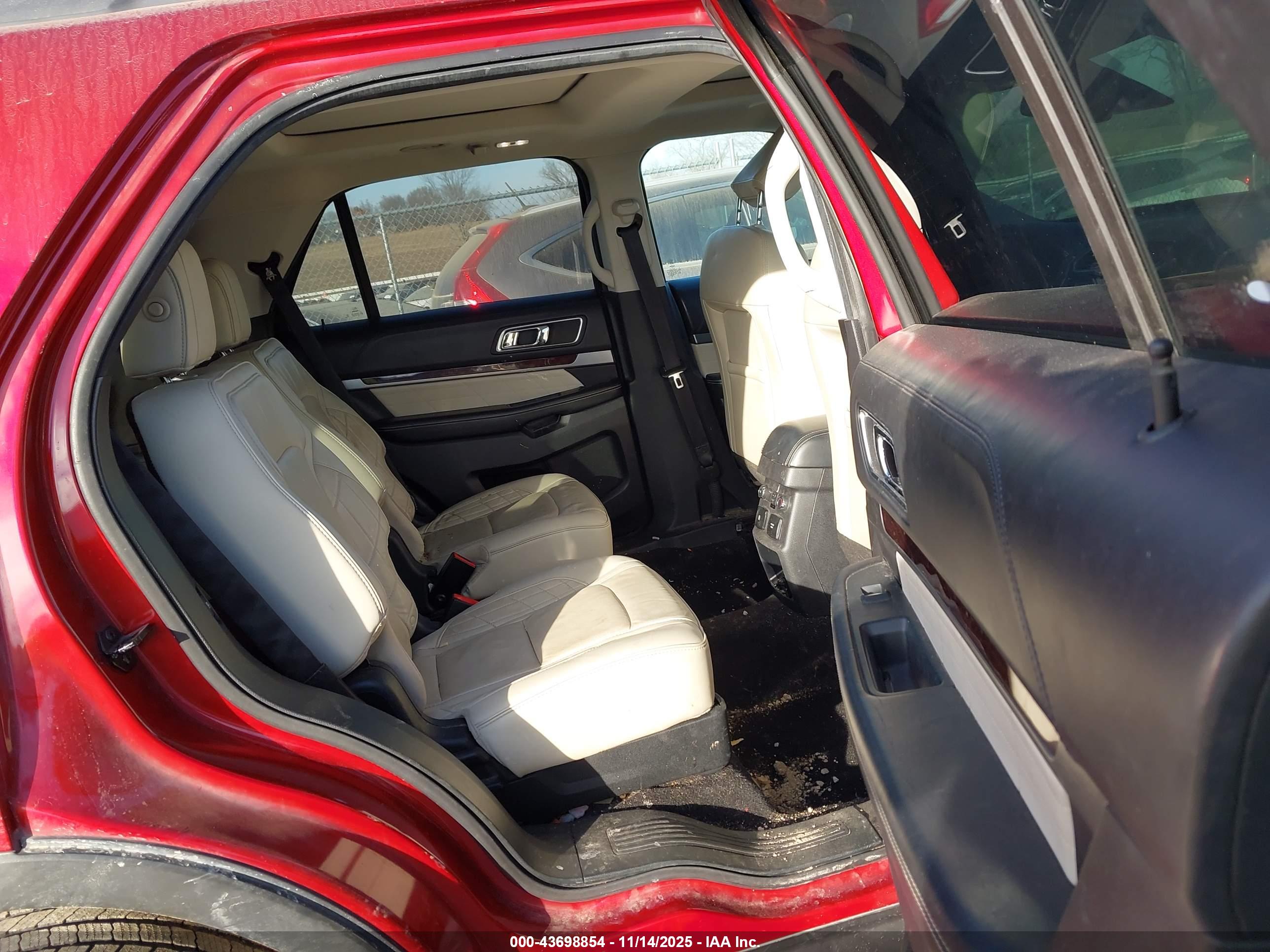 FORD EXPLORER image 8