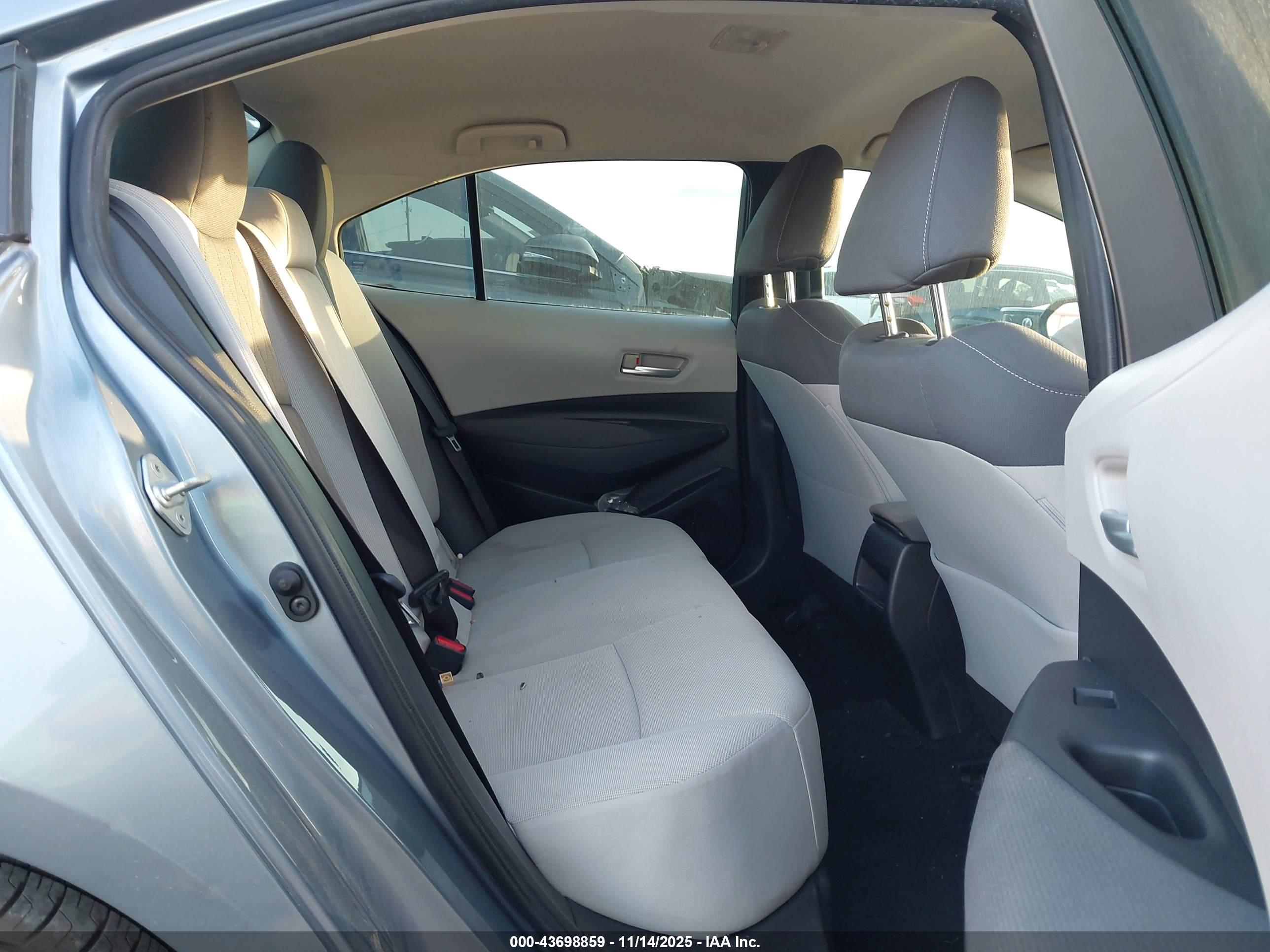 TOYOTA COROLLA image 8